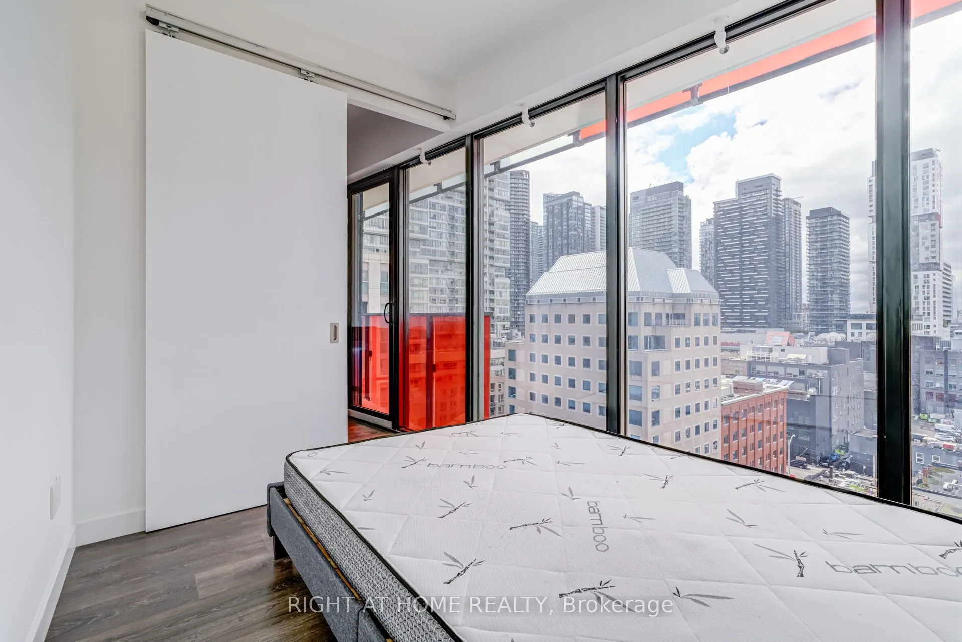 215 queen st west Street, #1105