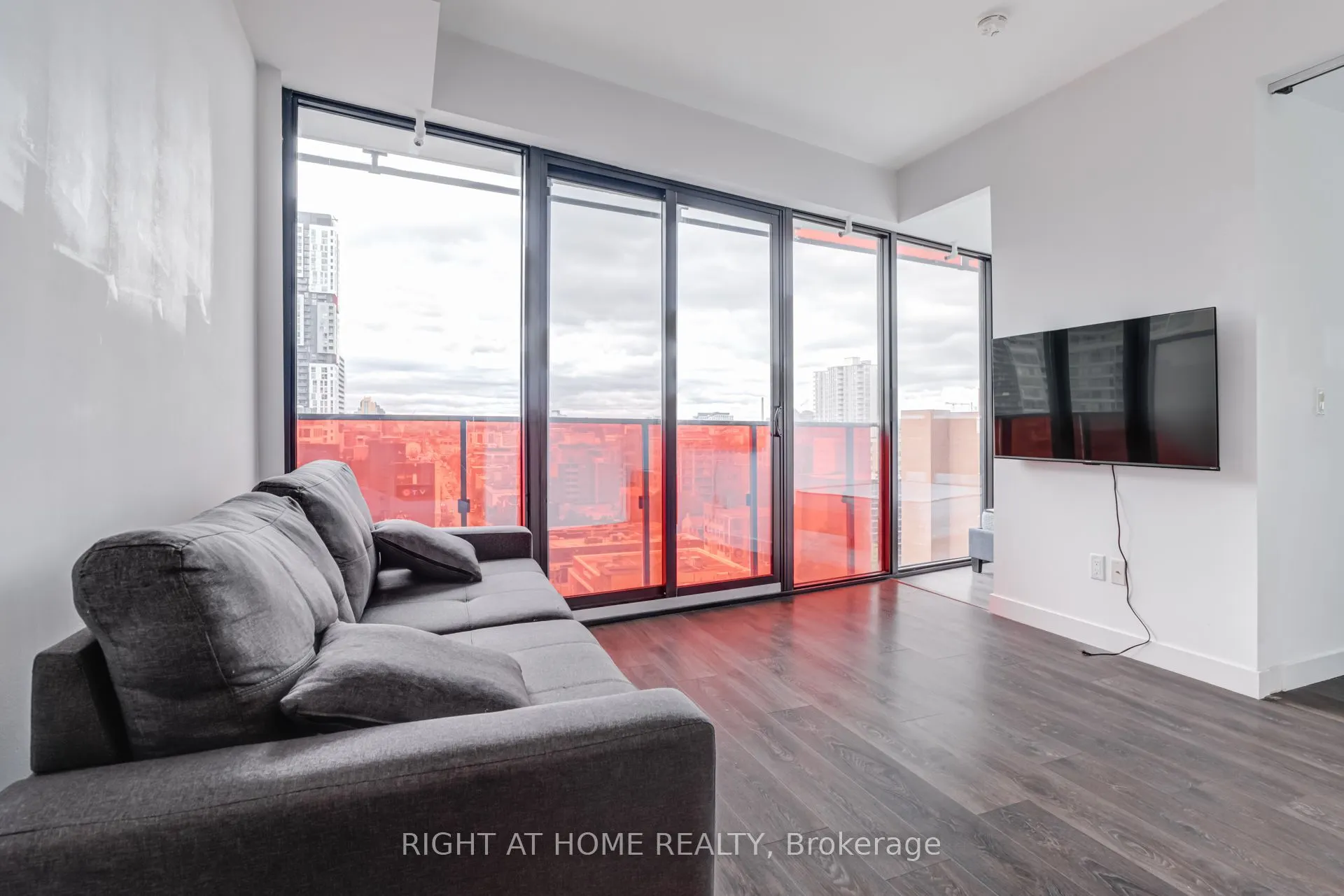 215 queen st west Street, #1105