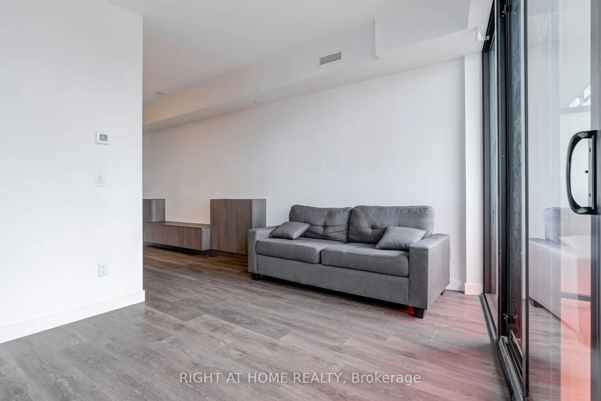 215 queen st west Street, #1105