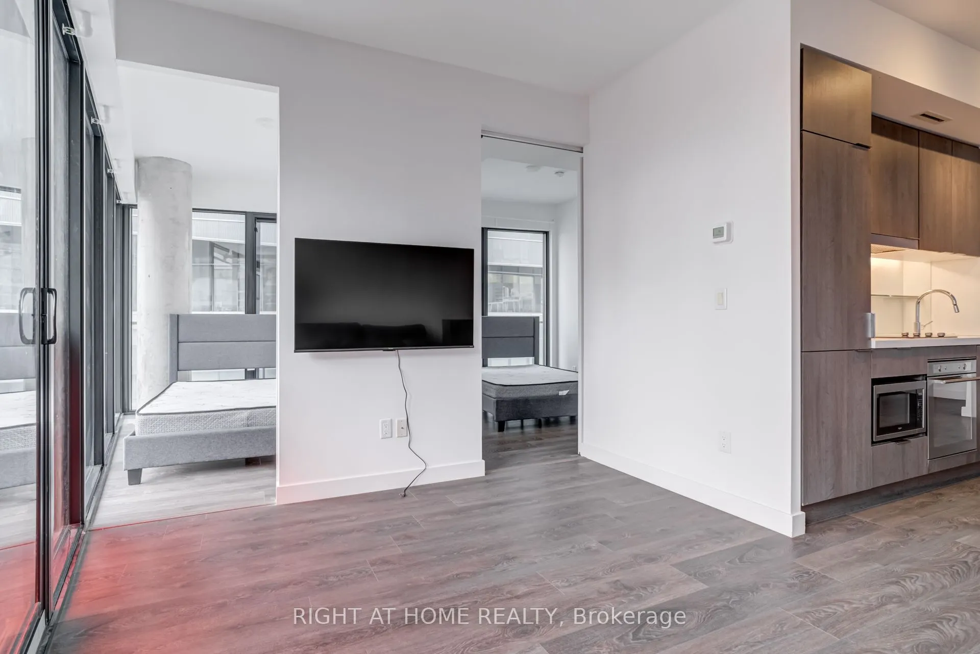 215 queen st west Street, #1105