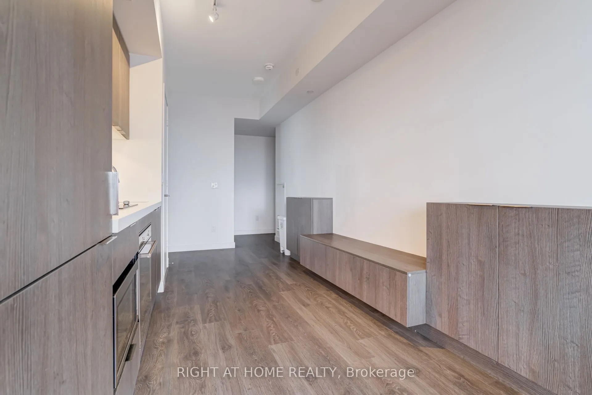 215 queen st west Street, #1105