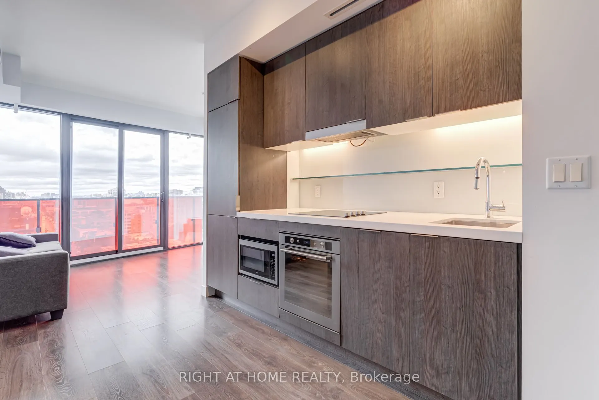 215 queen st west Street, #1105