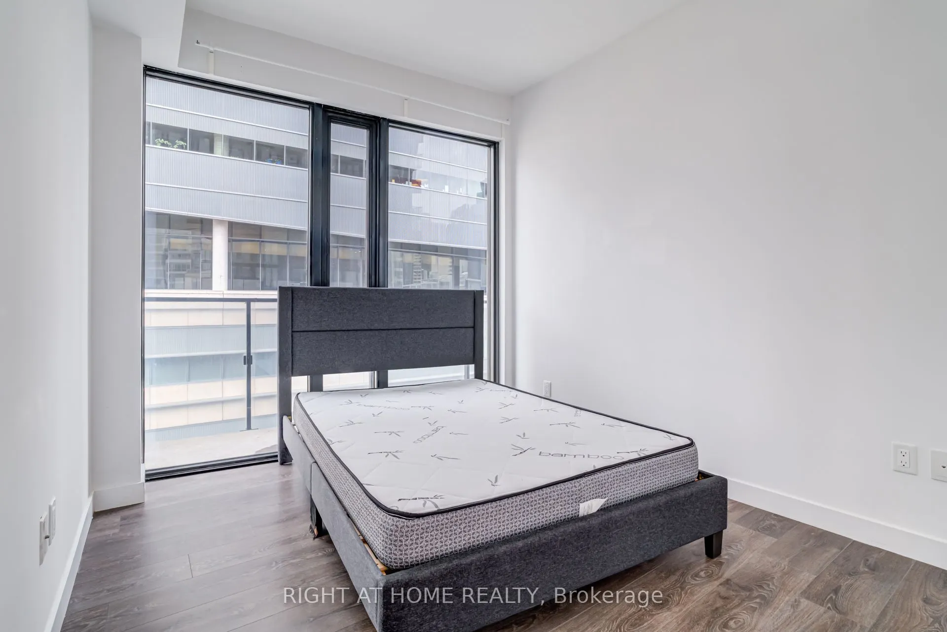 215 queen st west Street, #1105
