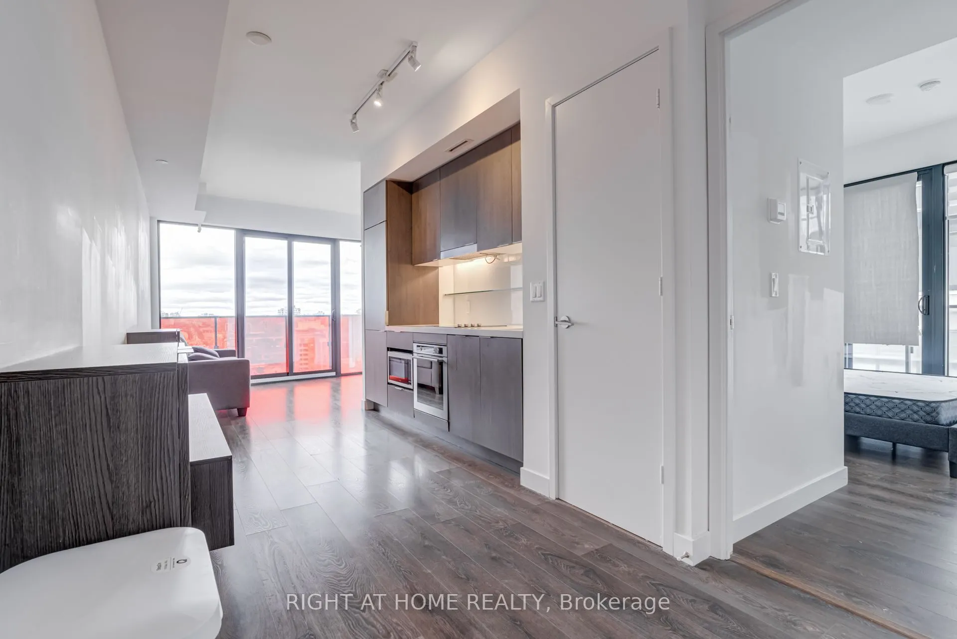 215 queen st west Street, #1105