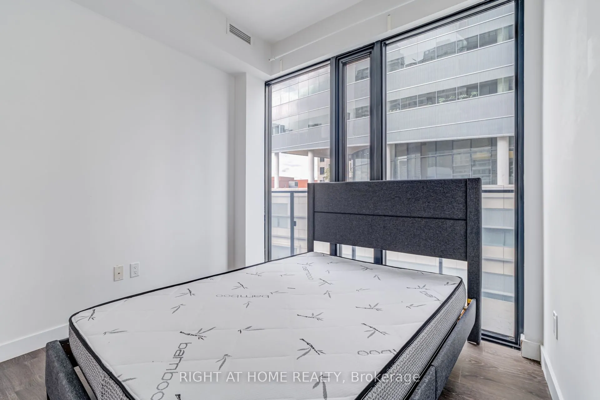 215 queen st west Street, #1105