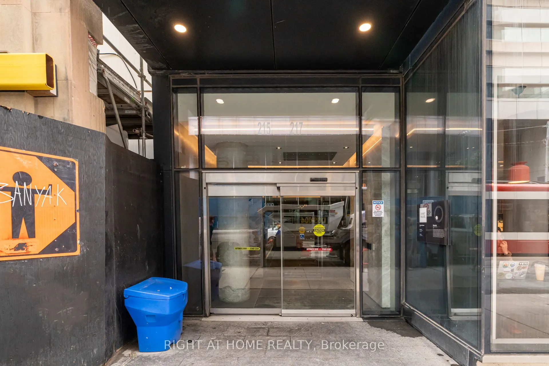 215 queen st west Street, #1105
