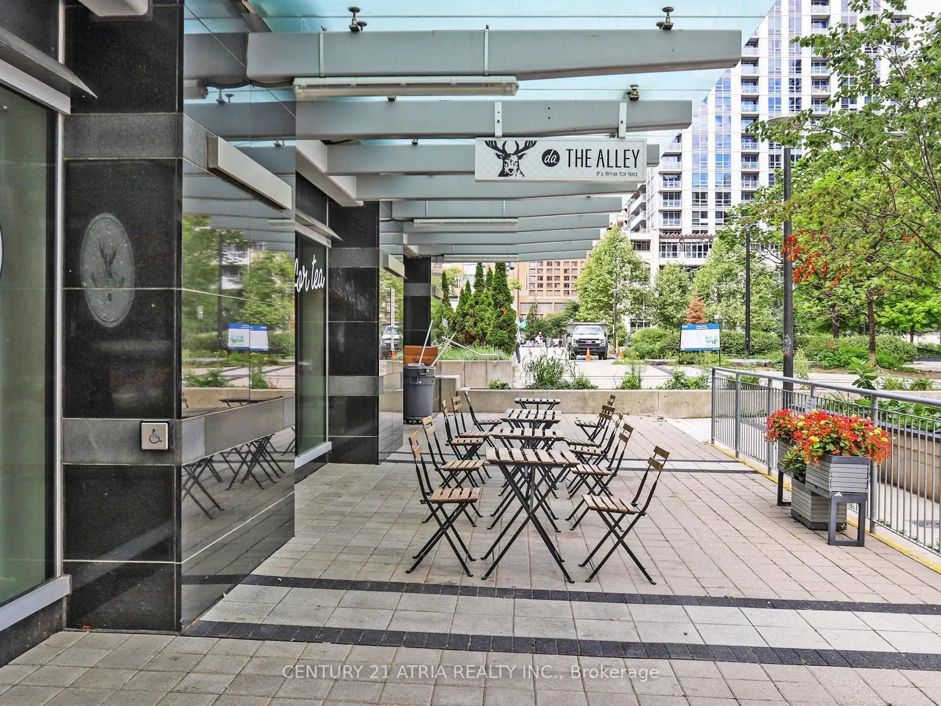 382 Yonge Street, #1