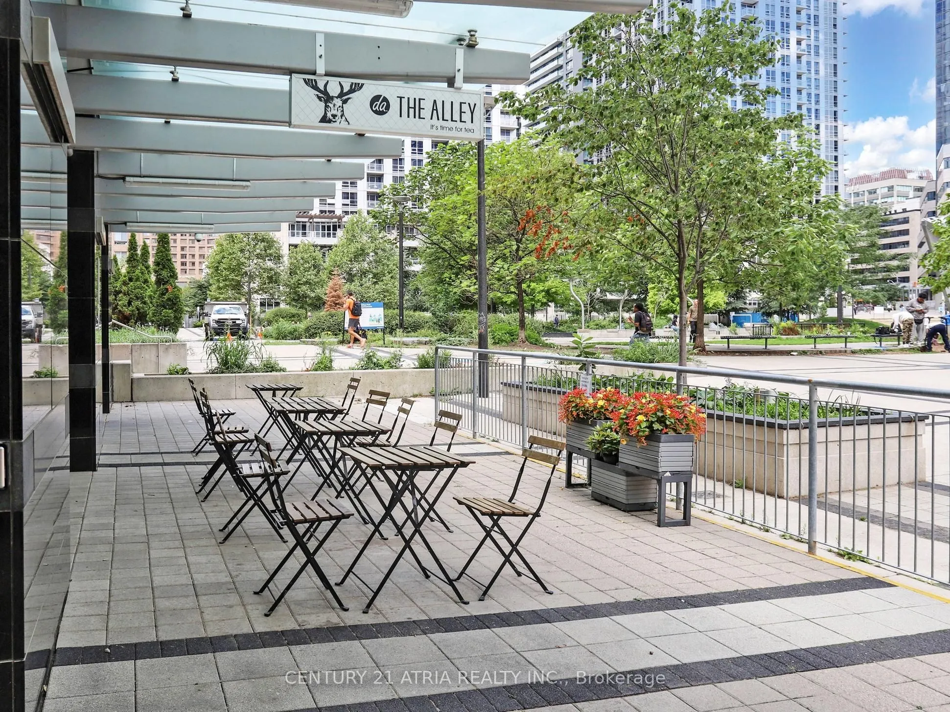 382 Yonge Street, #1