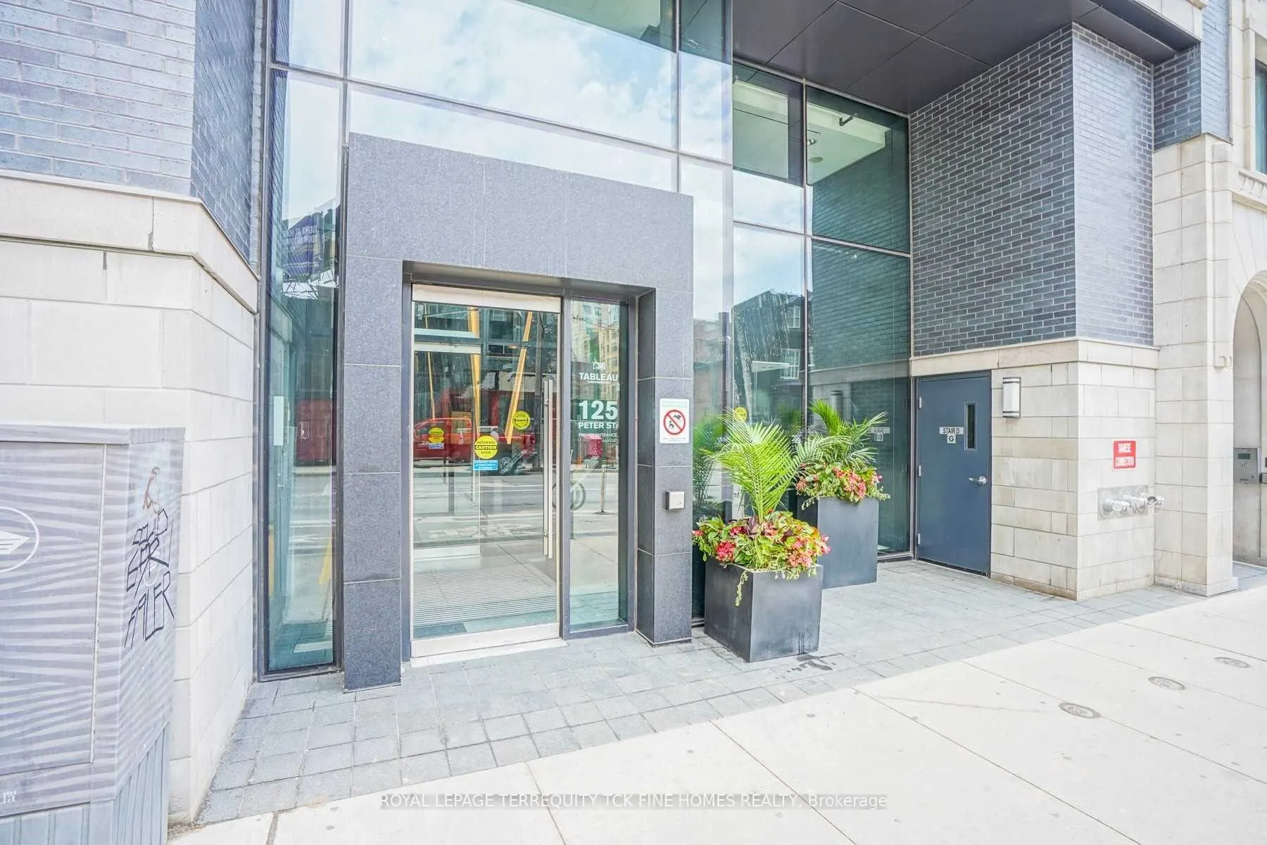 125 Peter Street, #802