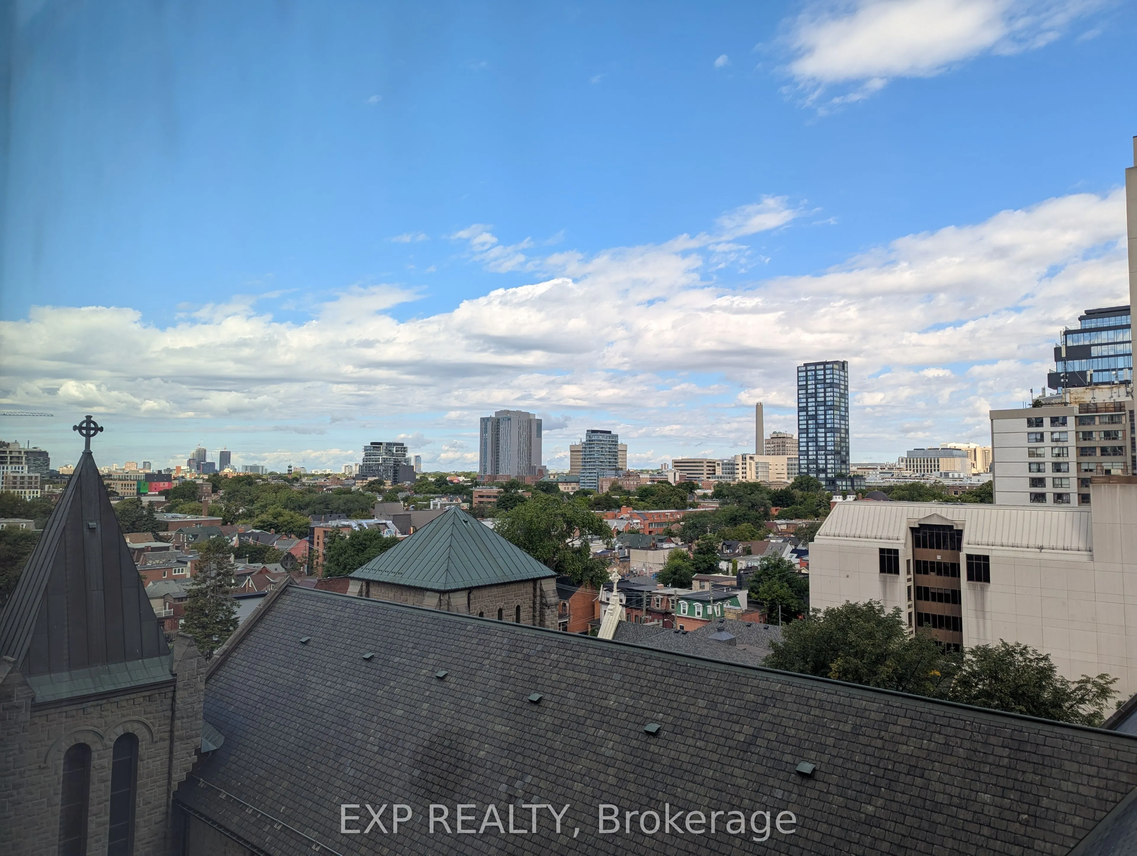 280 Dundas Street W, #814