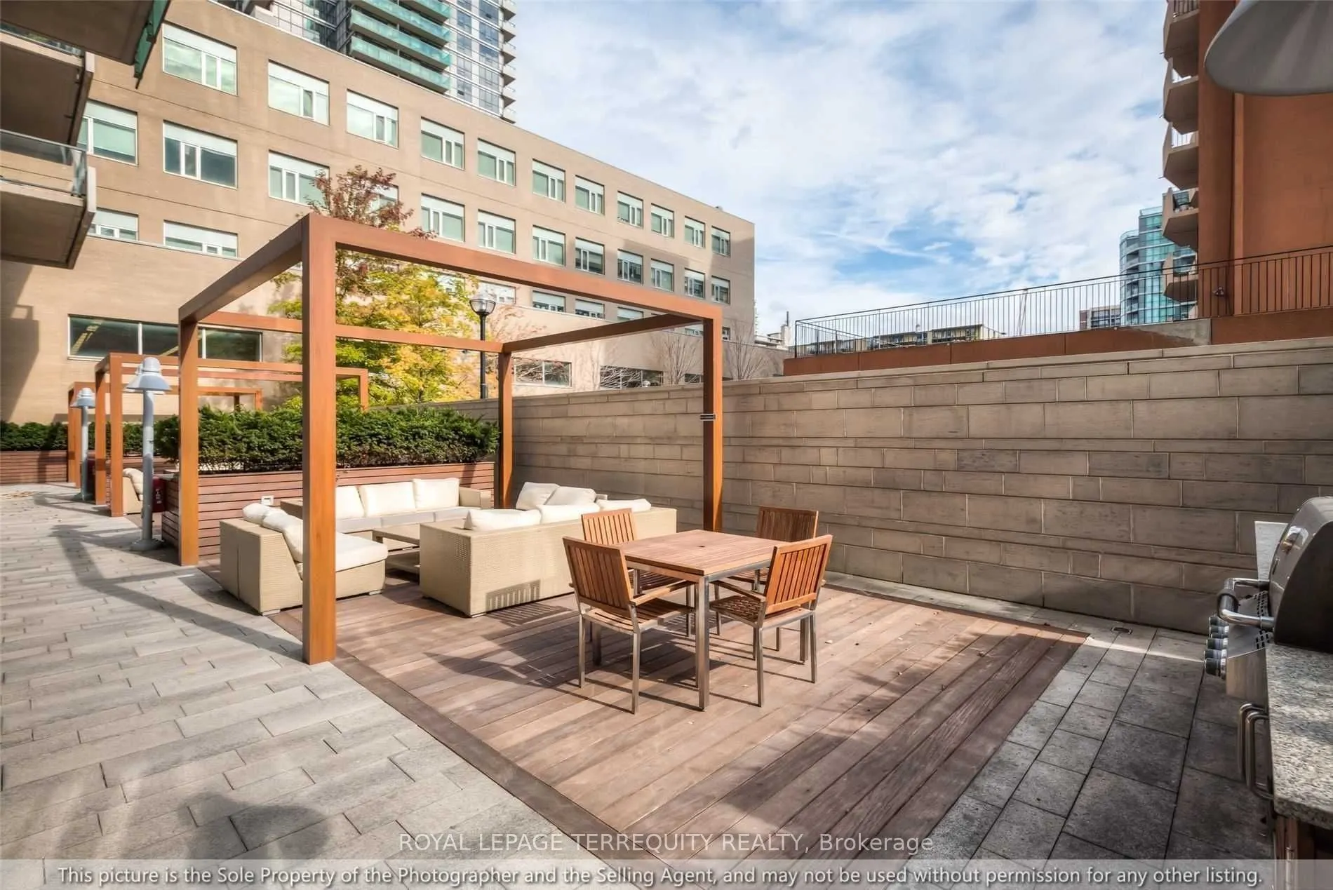 70 Roehampton Avenue, #317