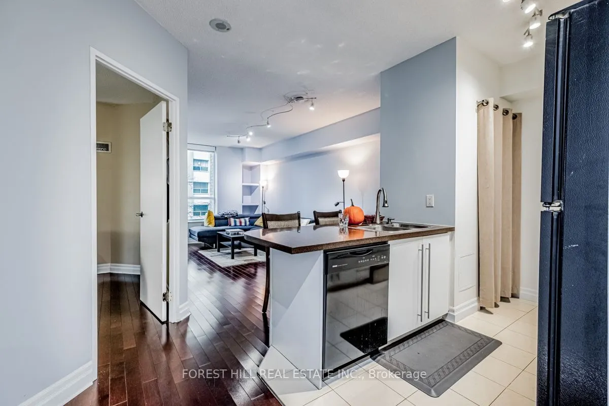 70 Alexander Street, #305