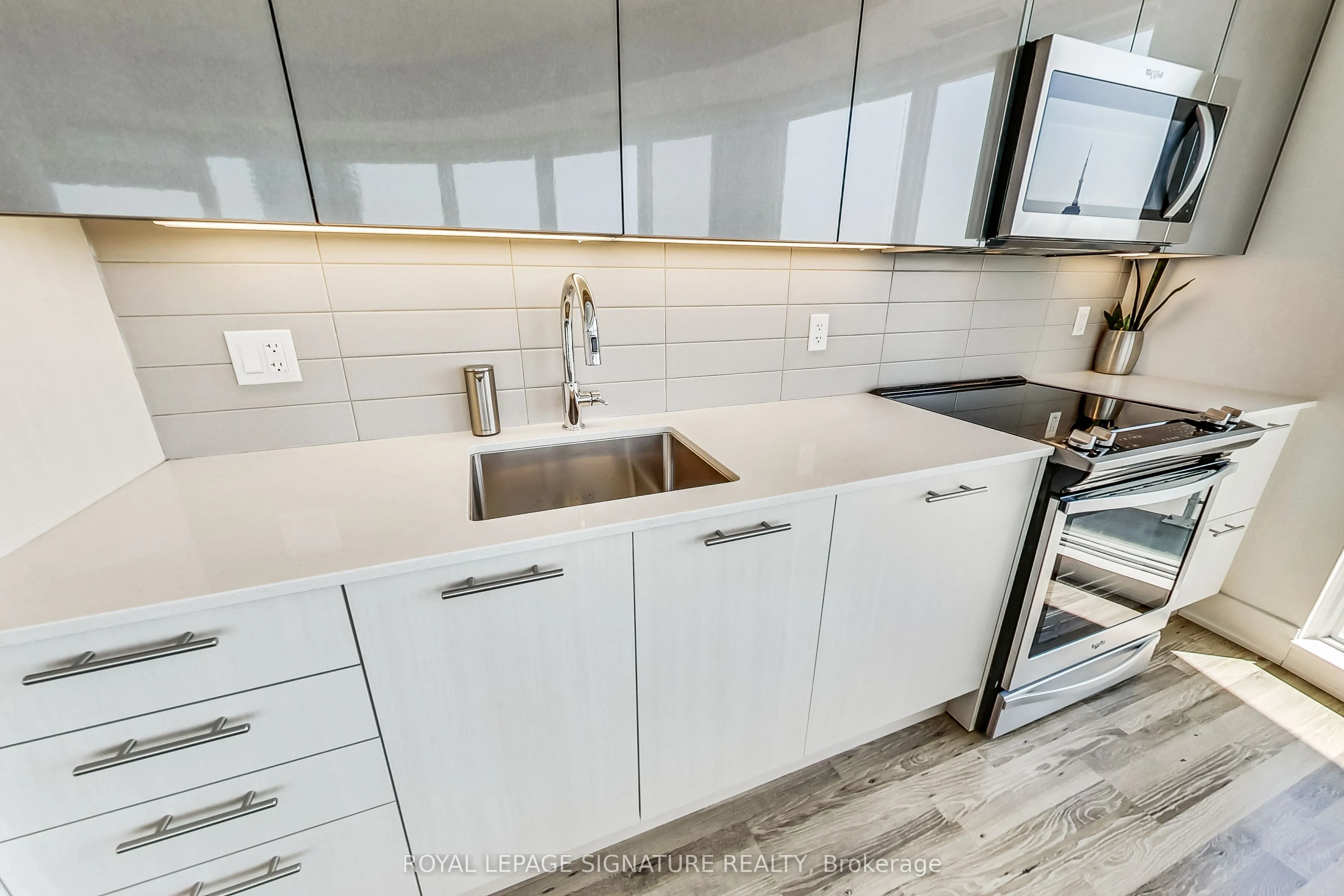 403 Church Street, #4002