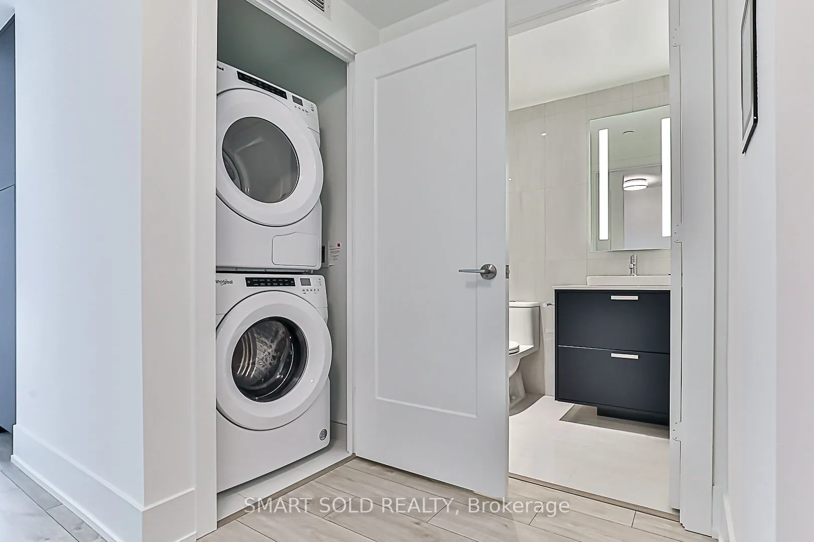480 Front st west Street W, #1504