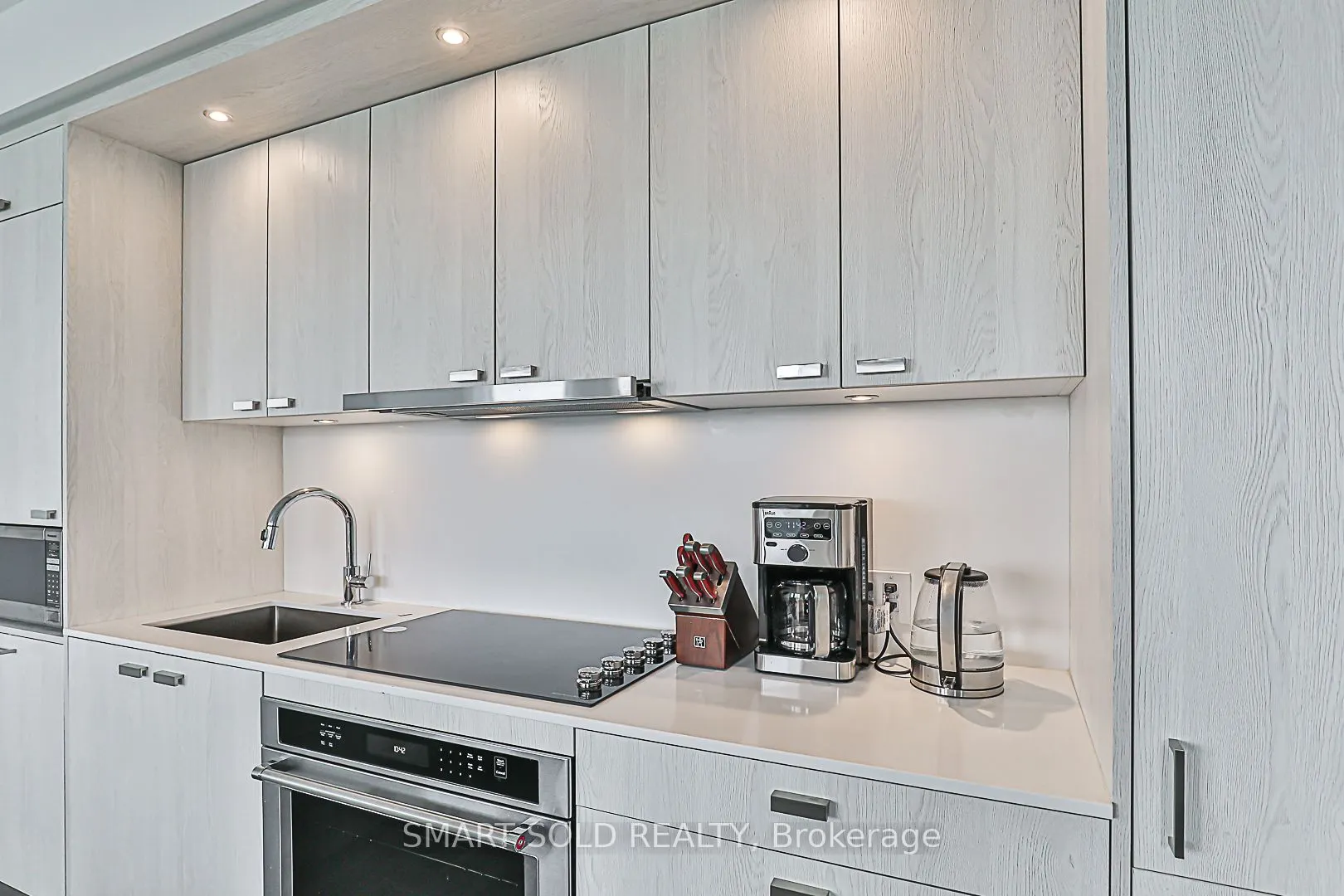 480 Front st west Street W, #1504