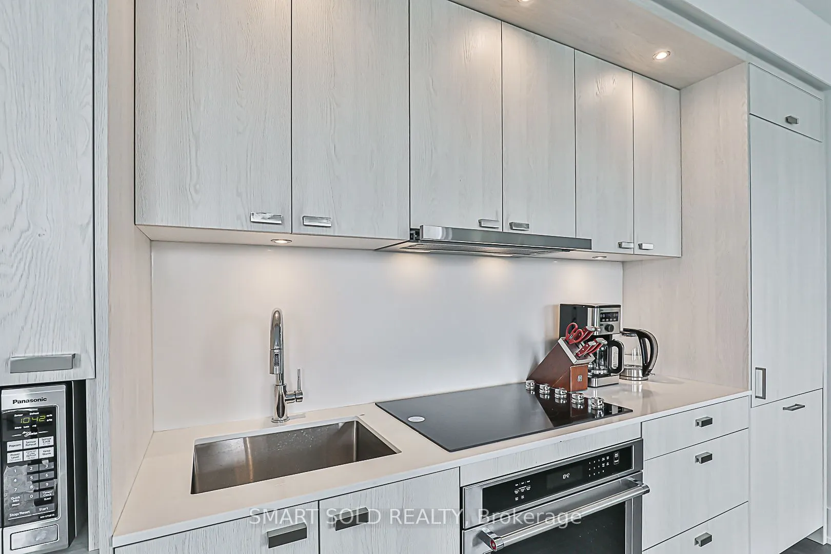 480 Front st west Street W, #1504