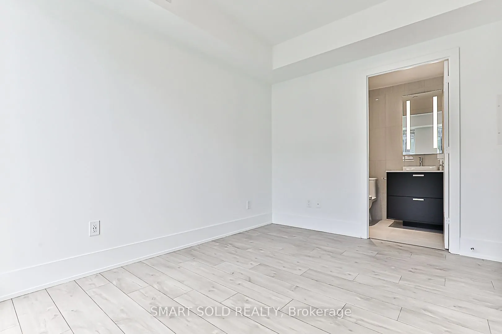 480 Front st west Street W, #1504