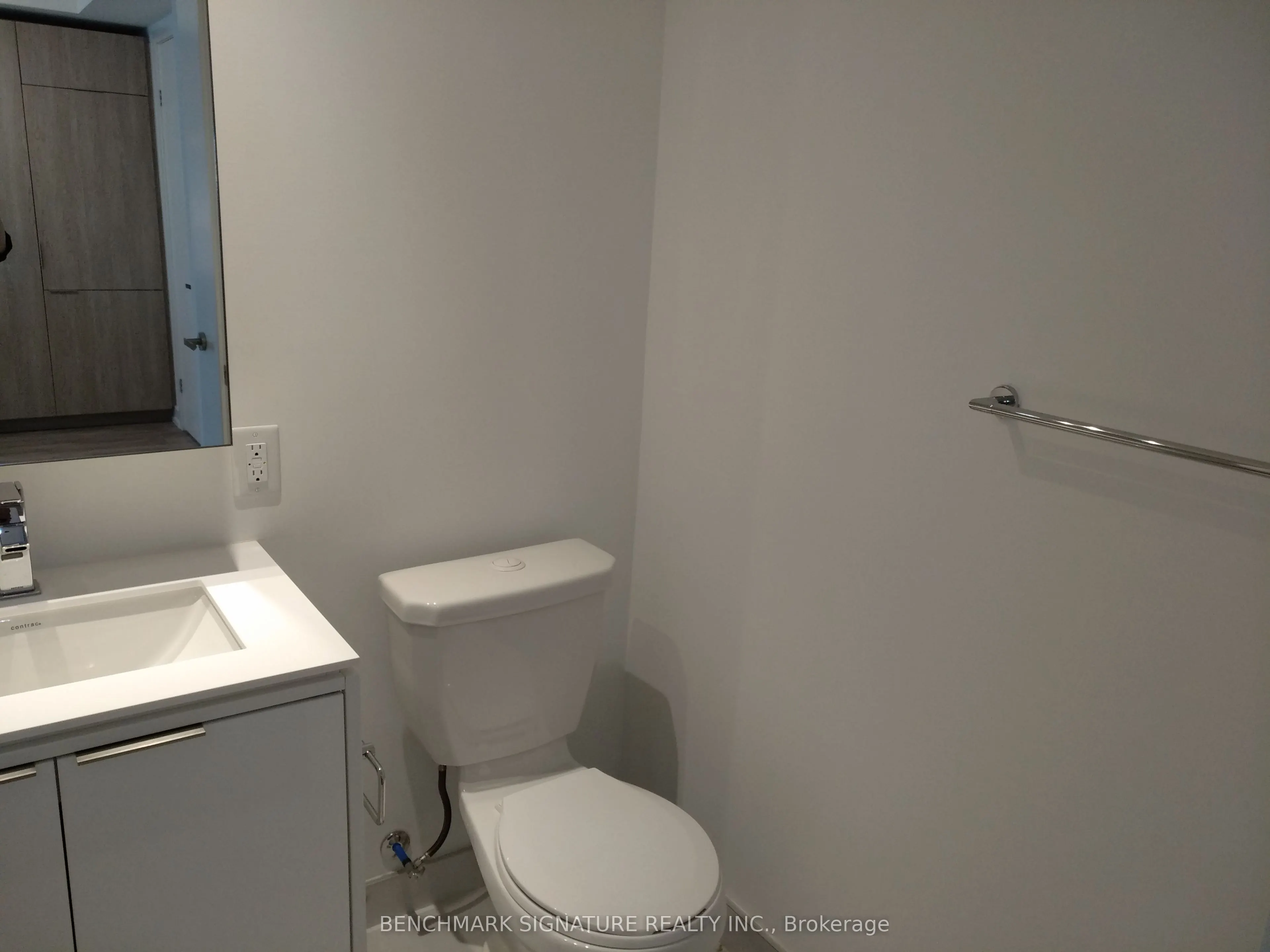 77 Shuter Street, #611