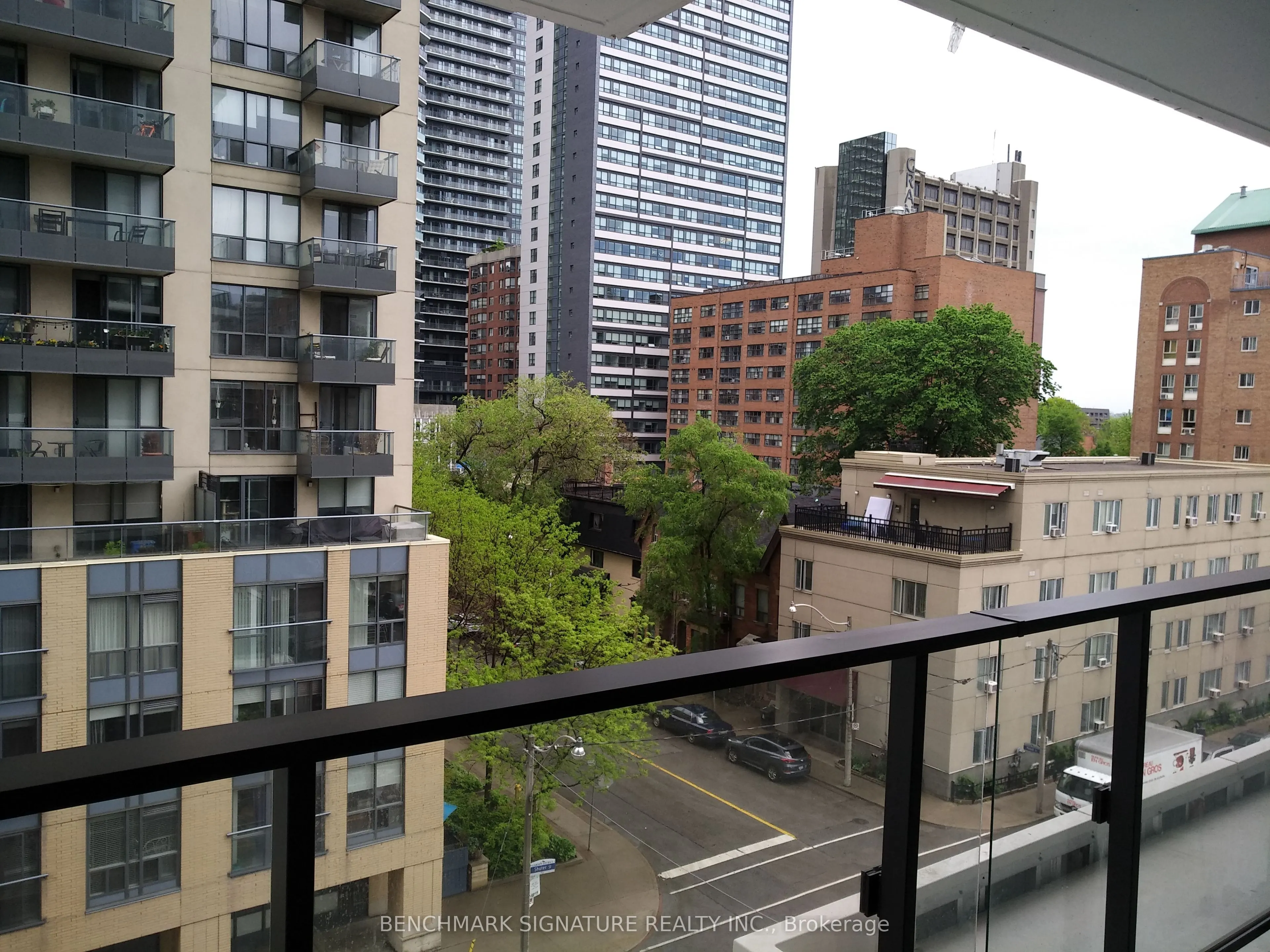 77 Shuter Street, #611
