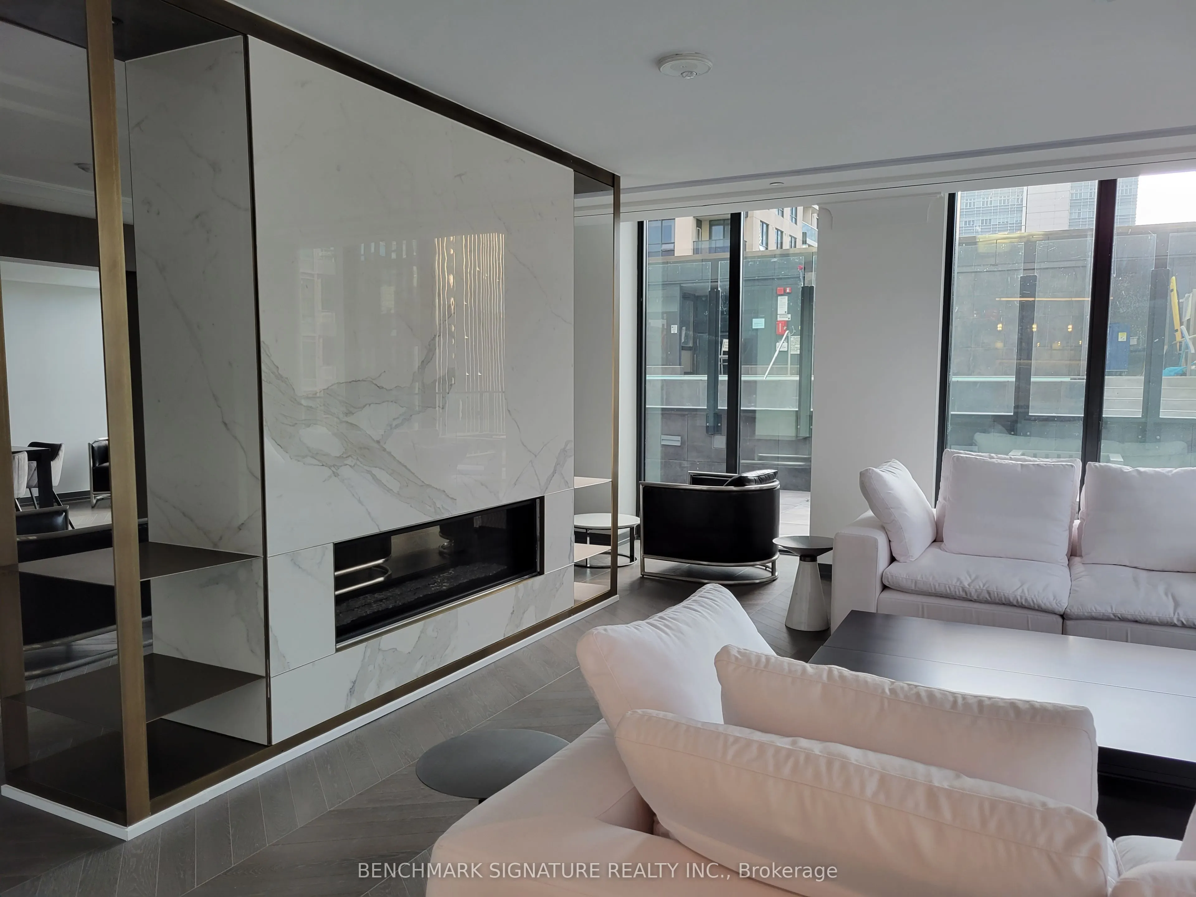 77 Shuter Street, #3109