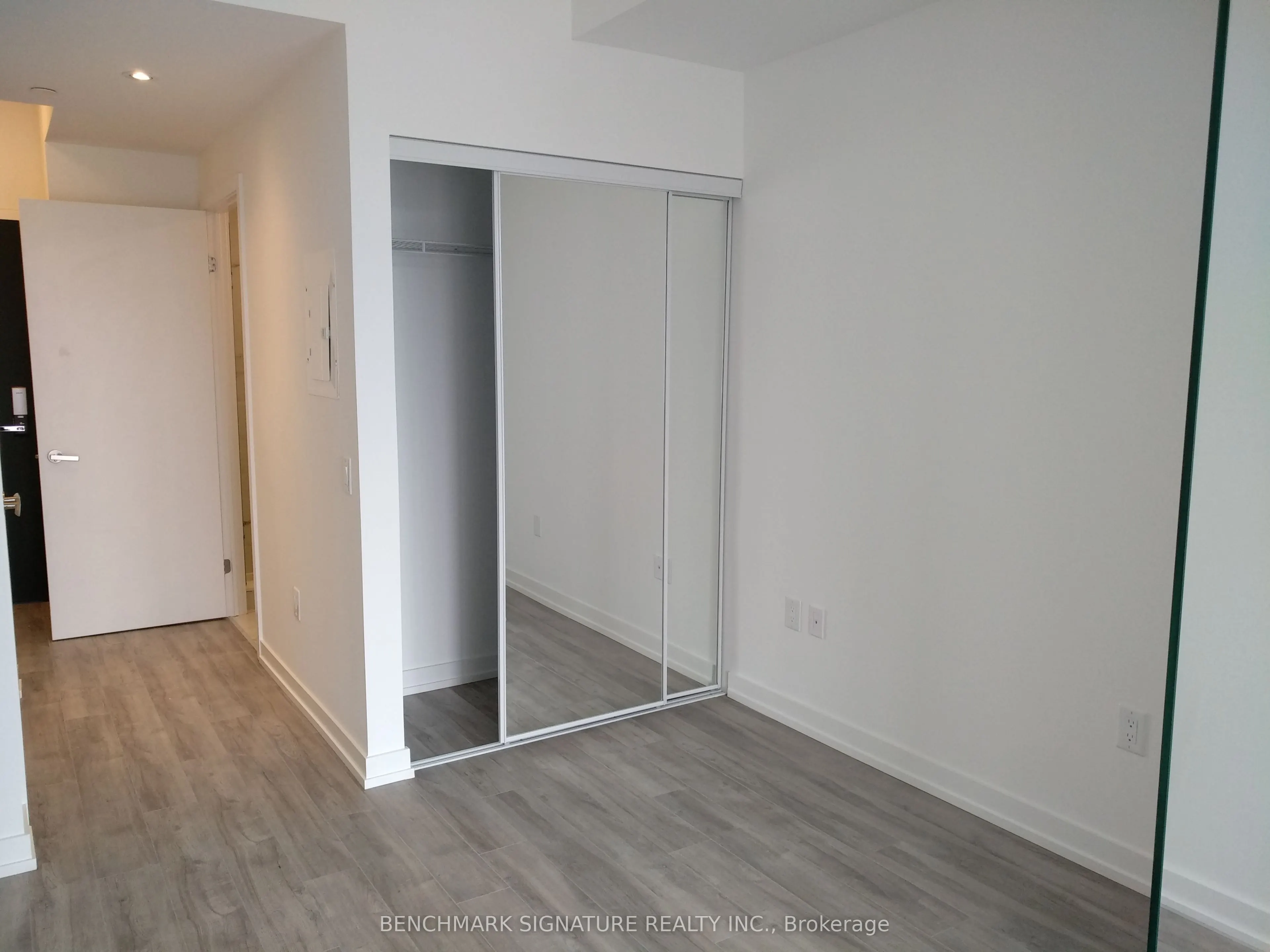 77 Shuter Street, #3109