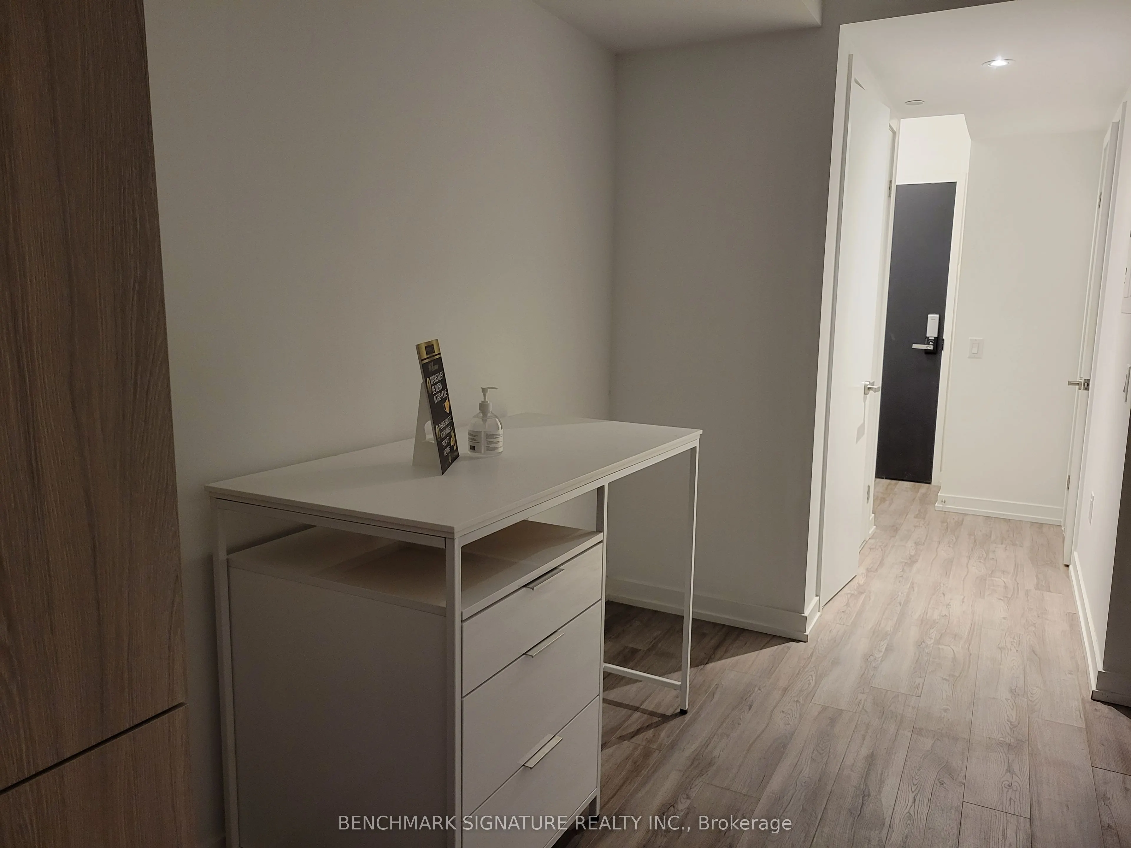 77 Shuter Street, #3109