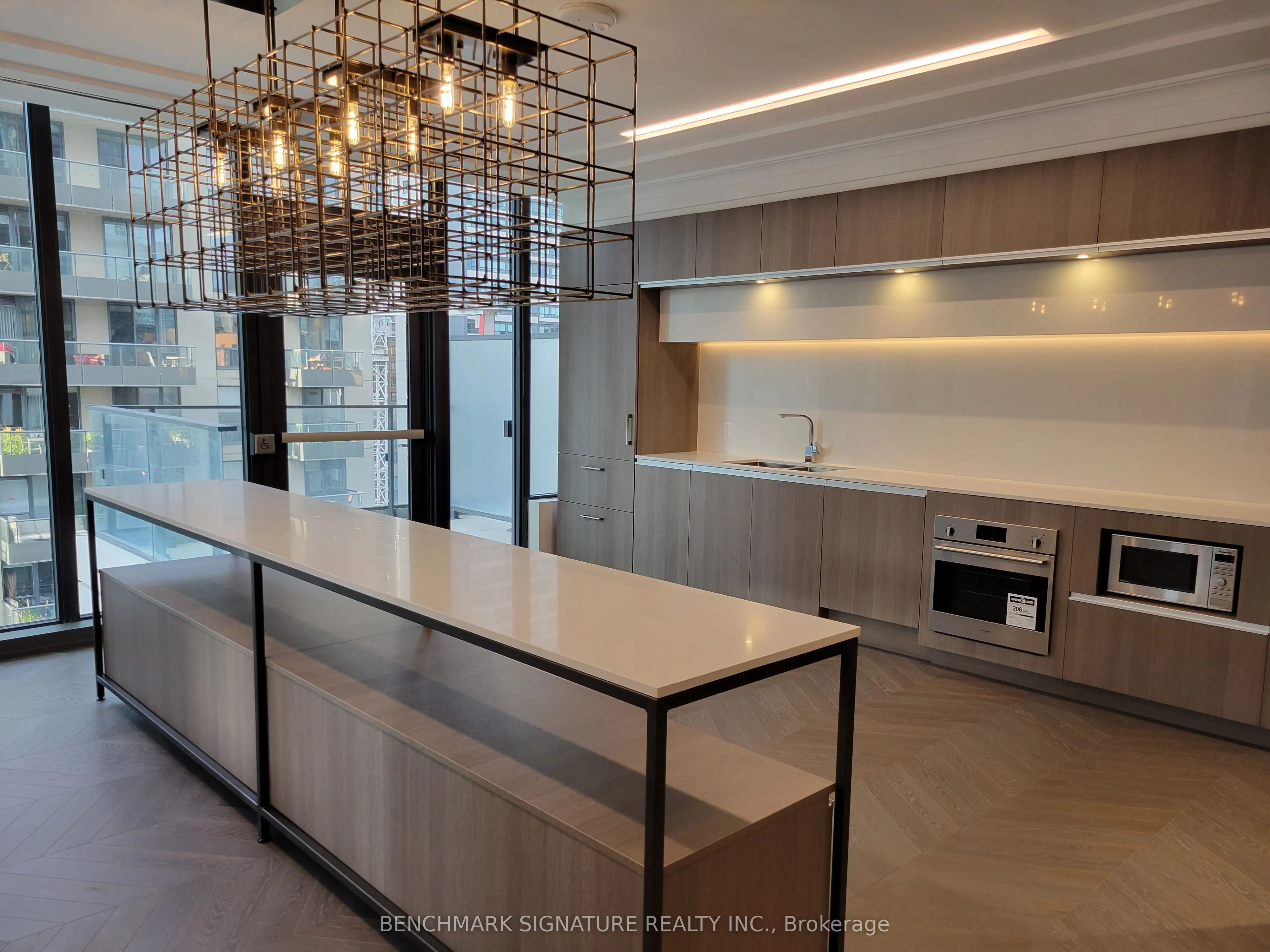 77 Shuter Street, #3109