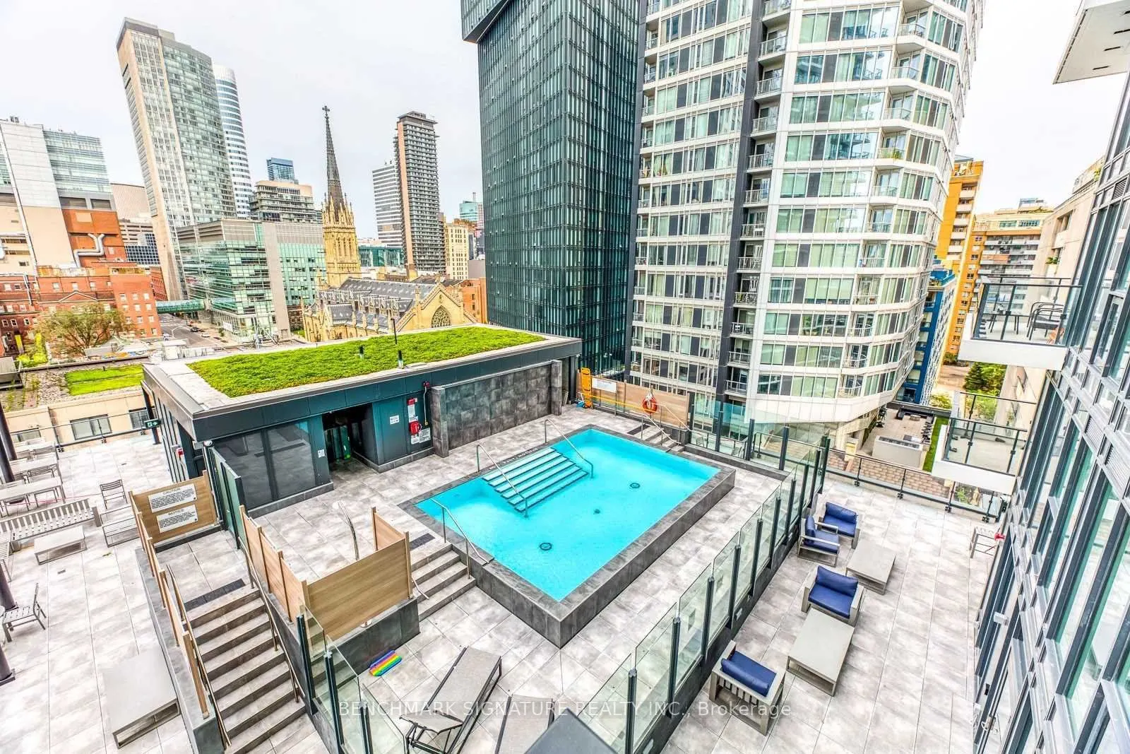 77 Shuter Street, #3109