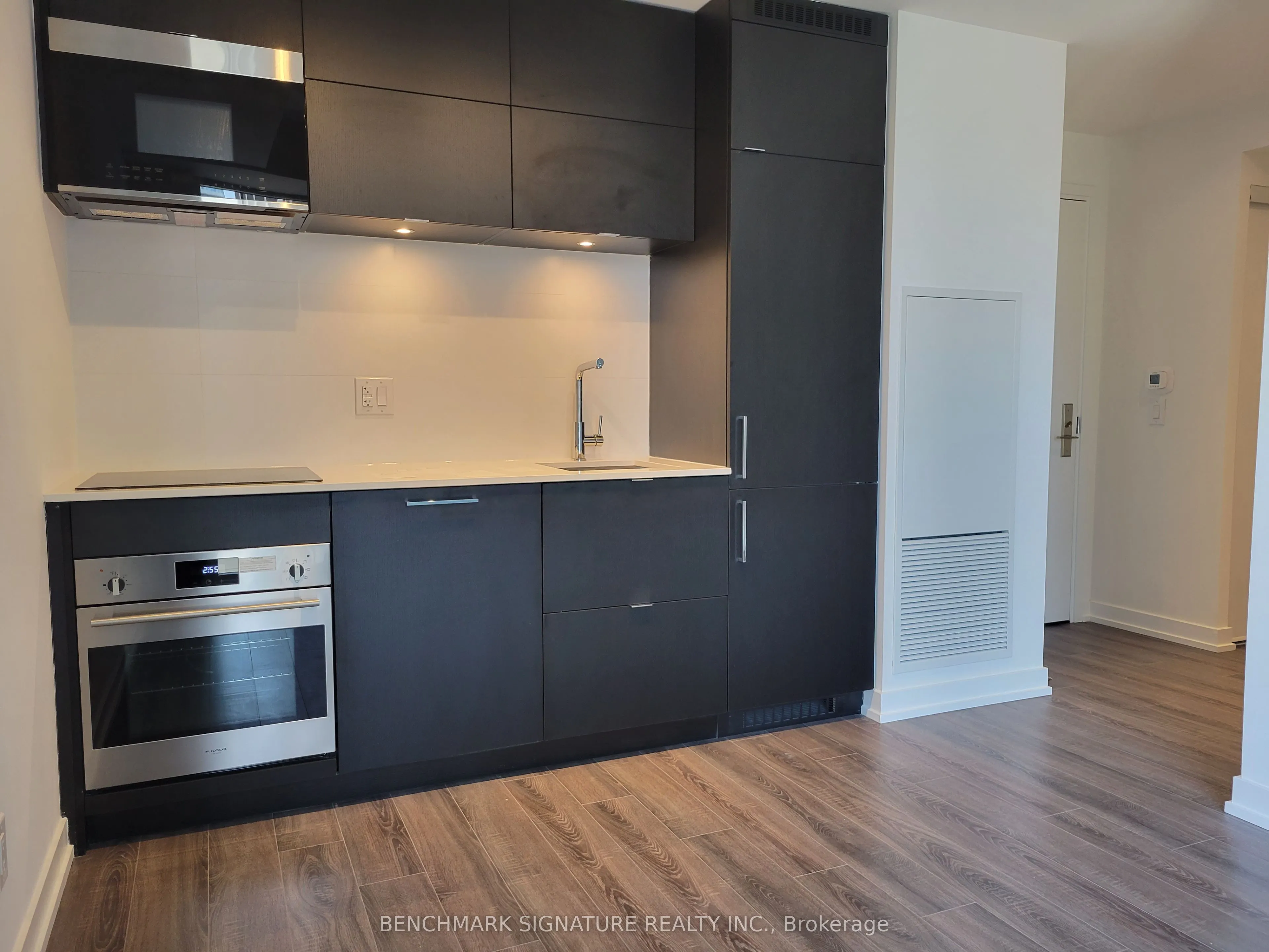 20 Edward Street, #1820
