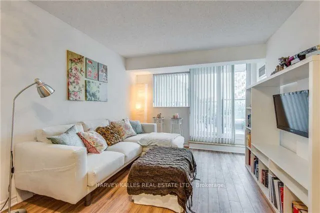 35 Saranac Boulevard, #206