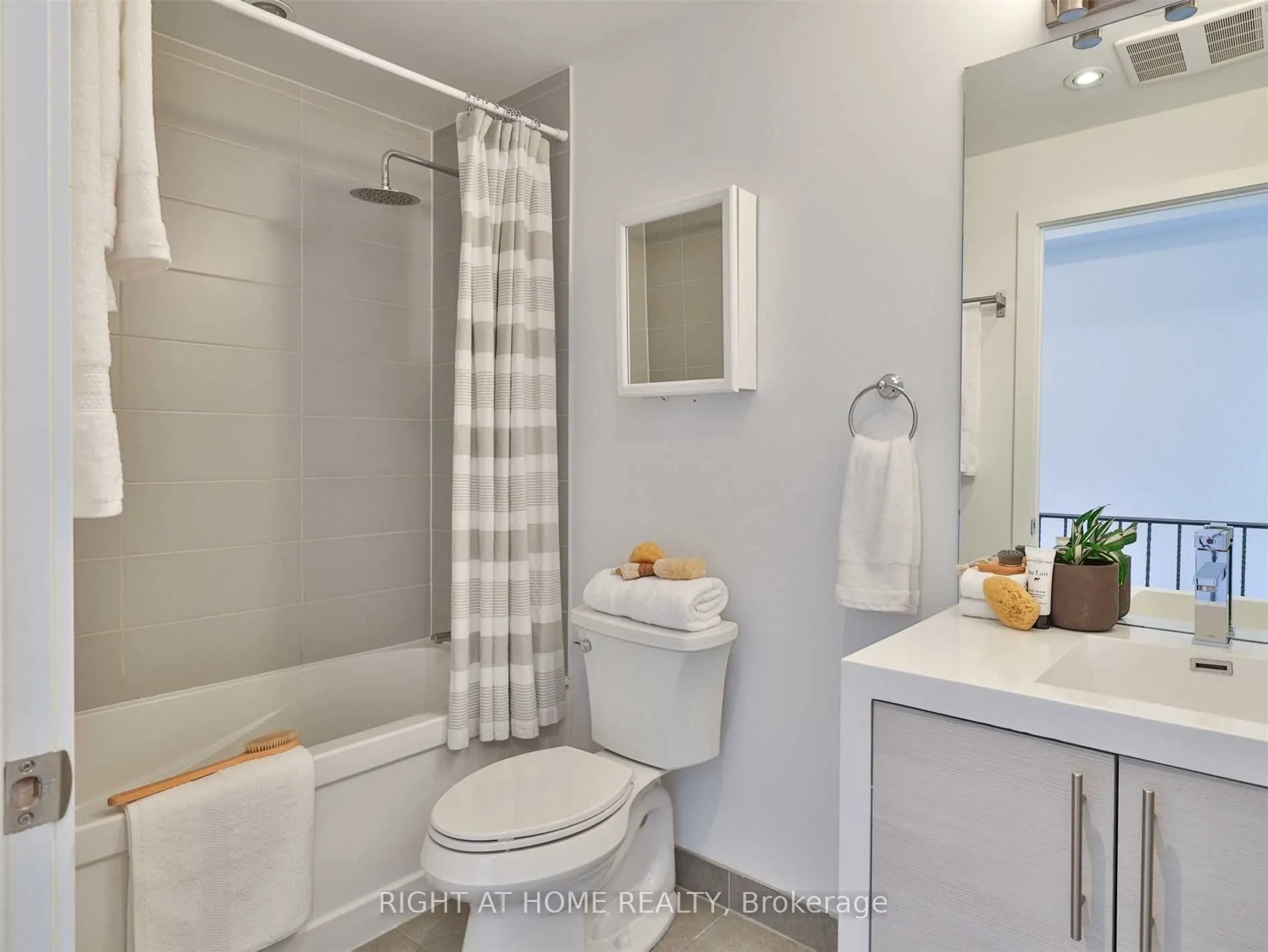 205 Manning Avenue, #103