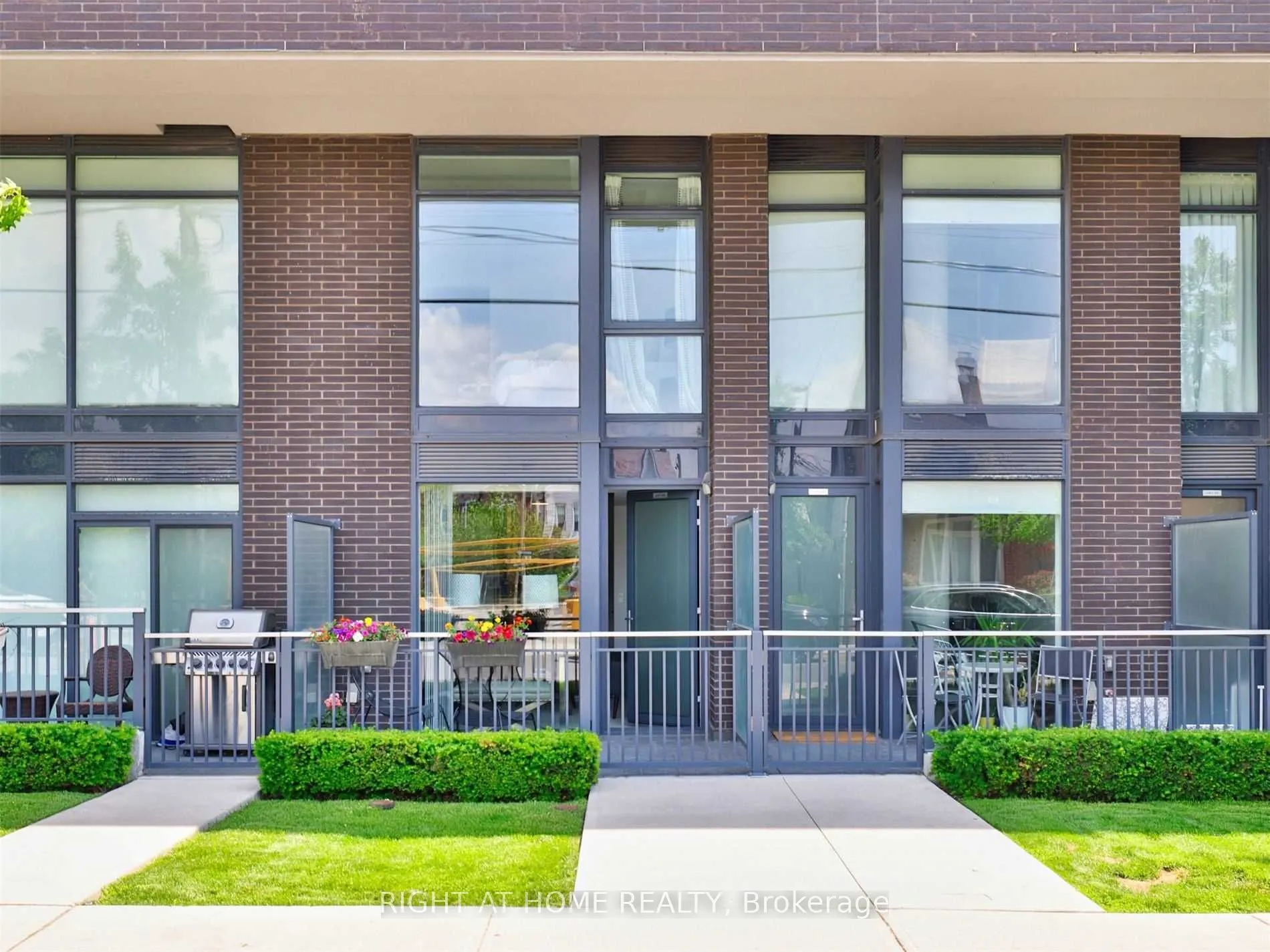 205 Manning Avenue, #103
