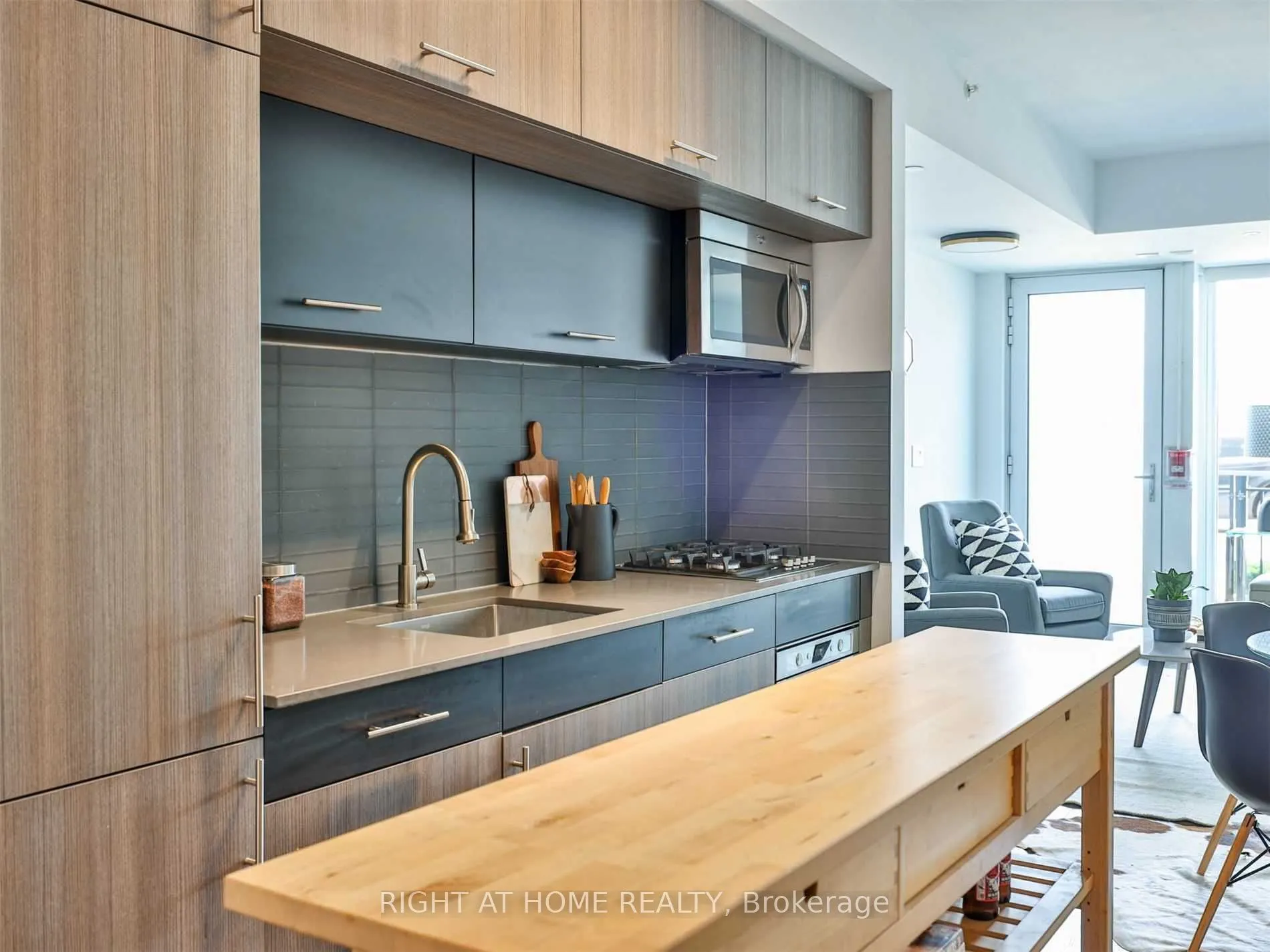 205 Manning Avenue, #103