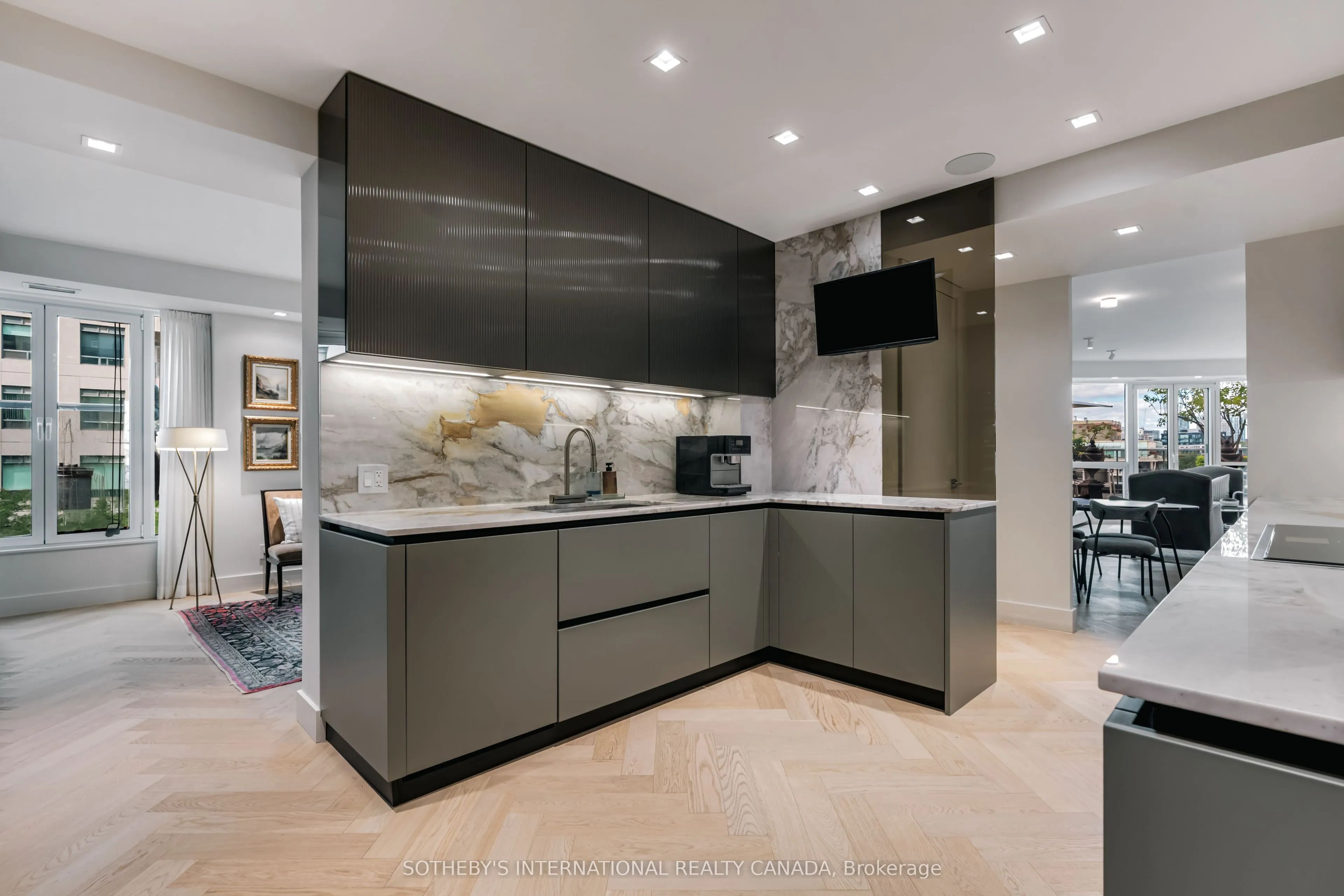 10 Bellair Street, #705