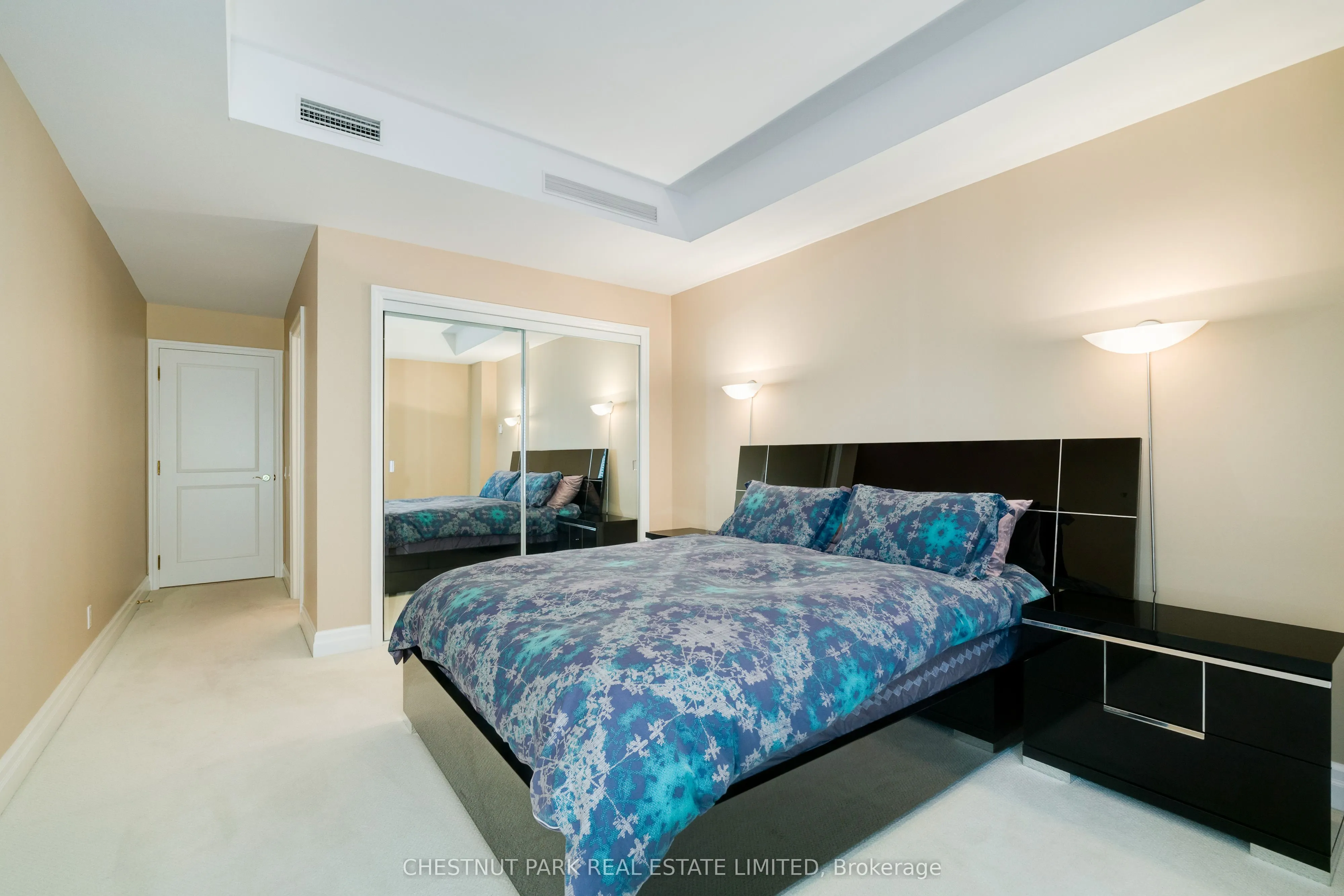 38 Avenue Road, #400