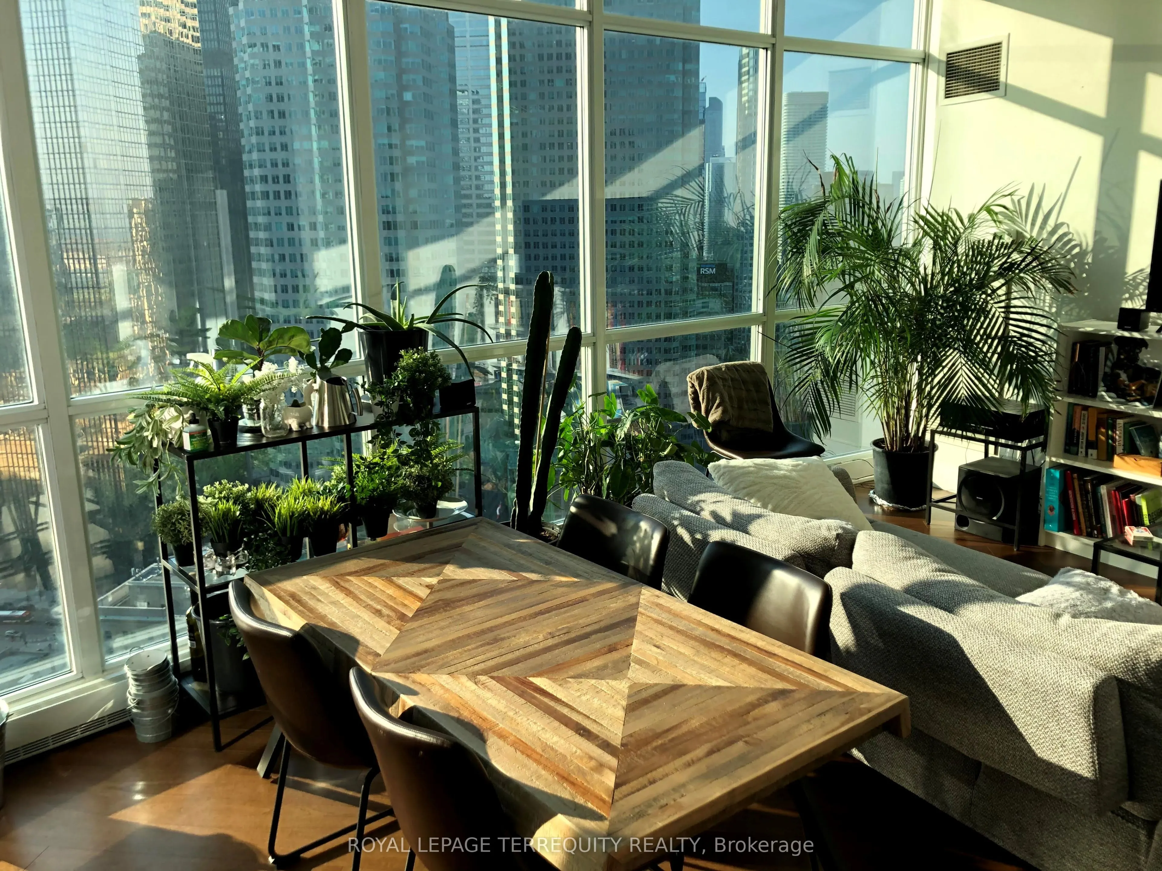 18 Yonge Street, #3903