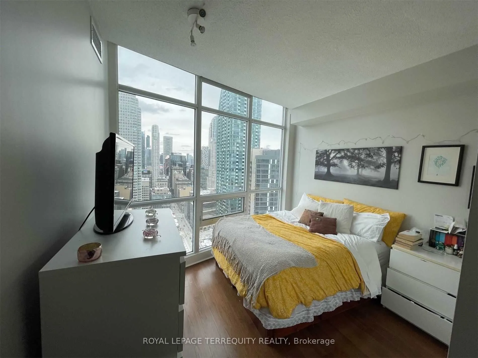 18 Yonge Street, #3903