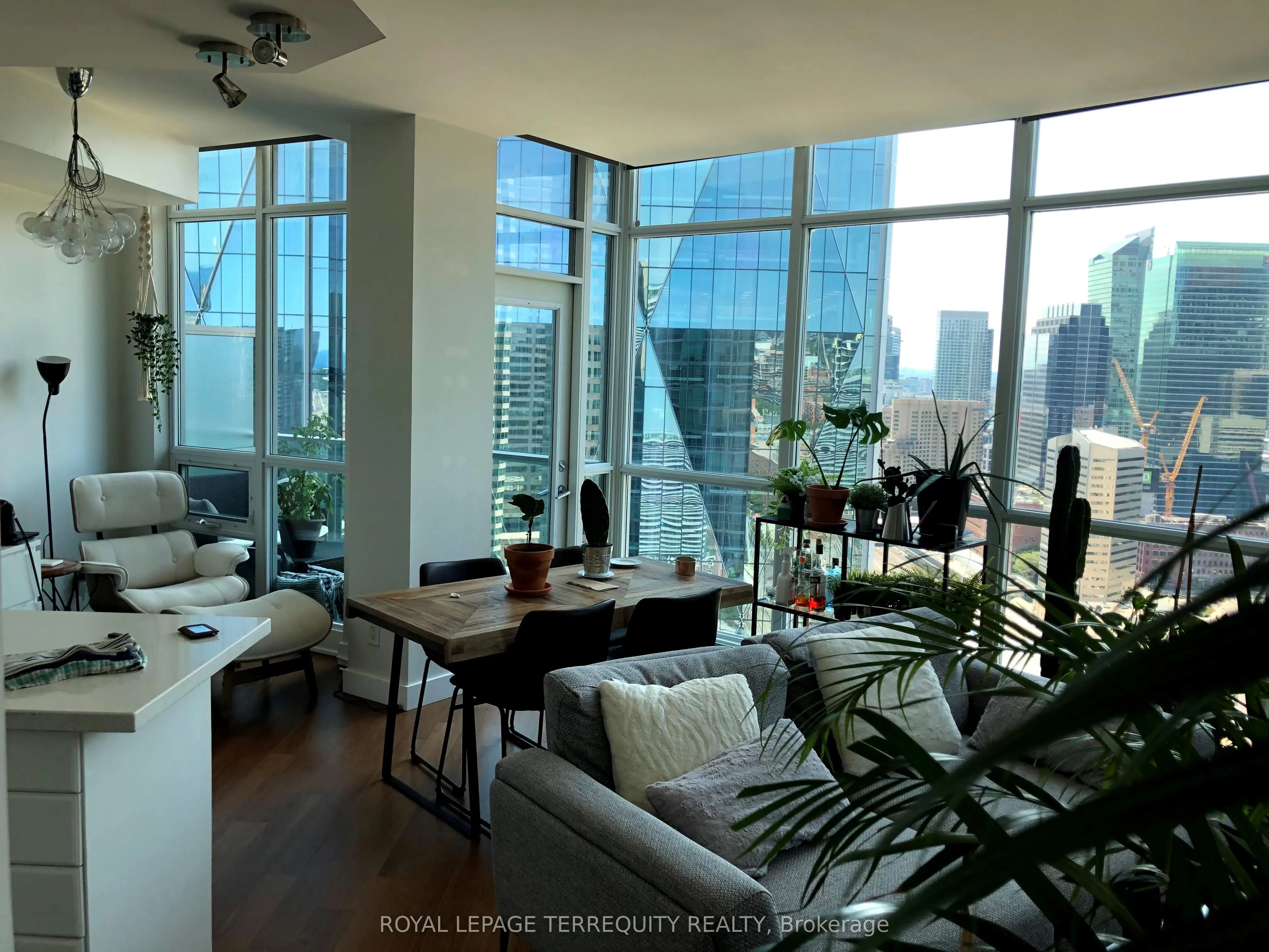 18 Yonge Street, #3903