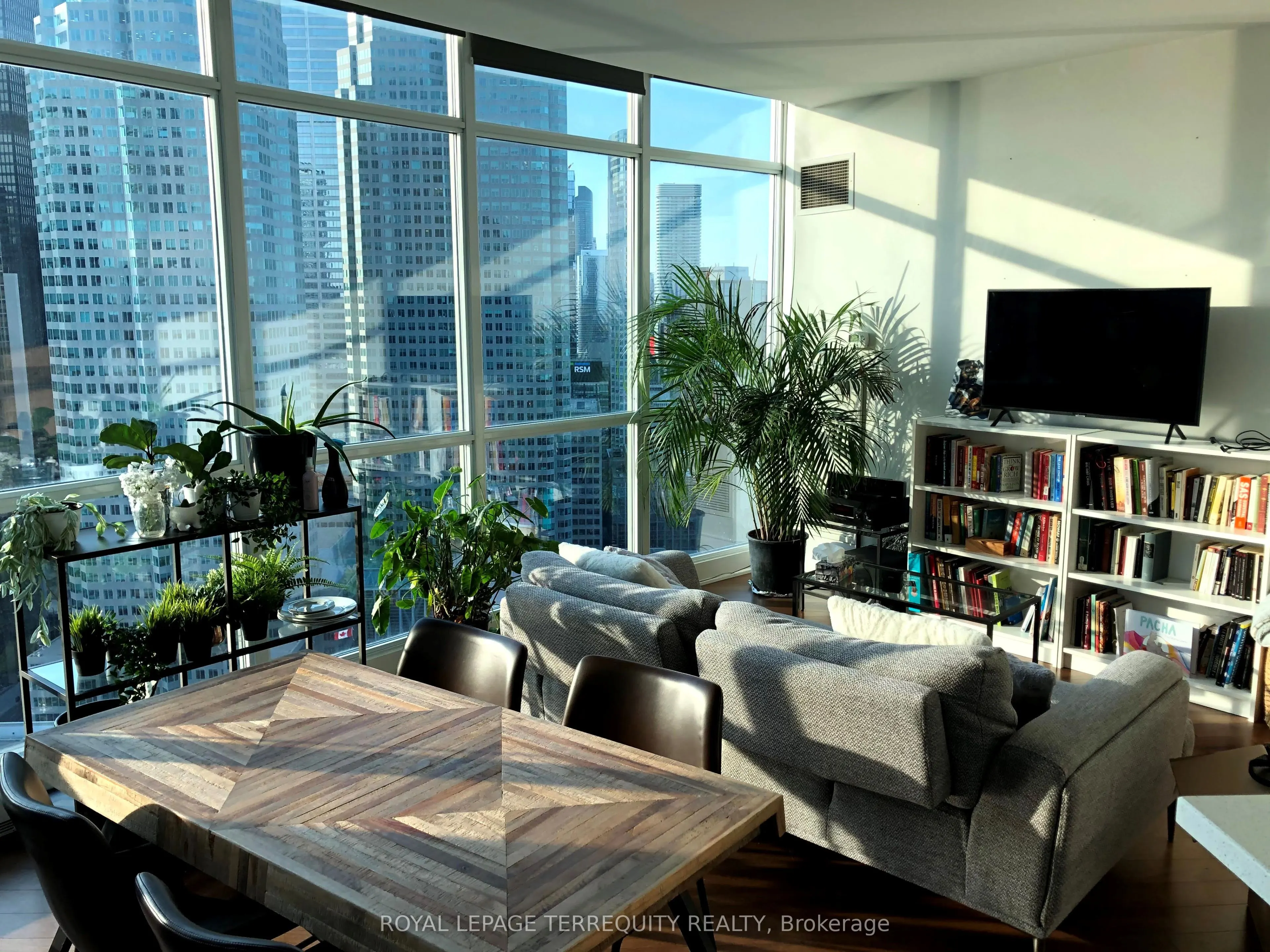 18 Yonge Street, #3903