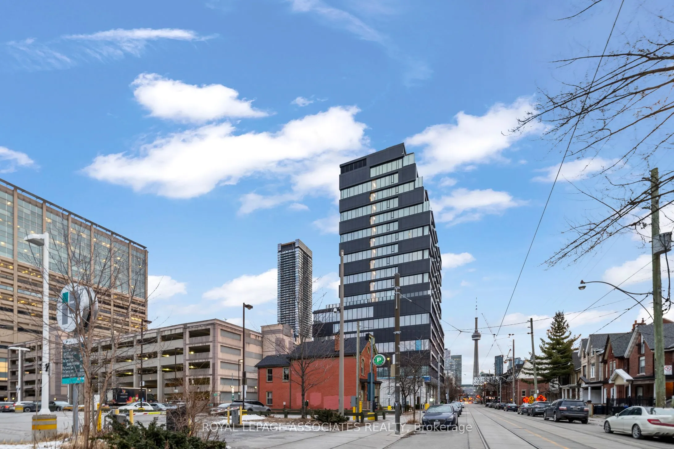 195 McCaul Street, #401