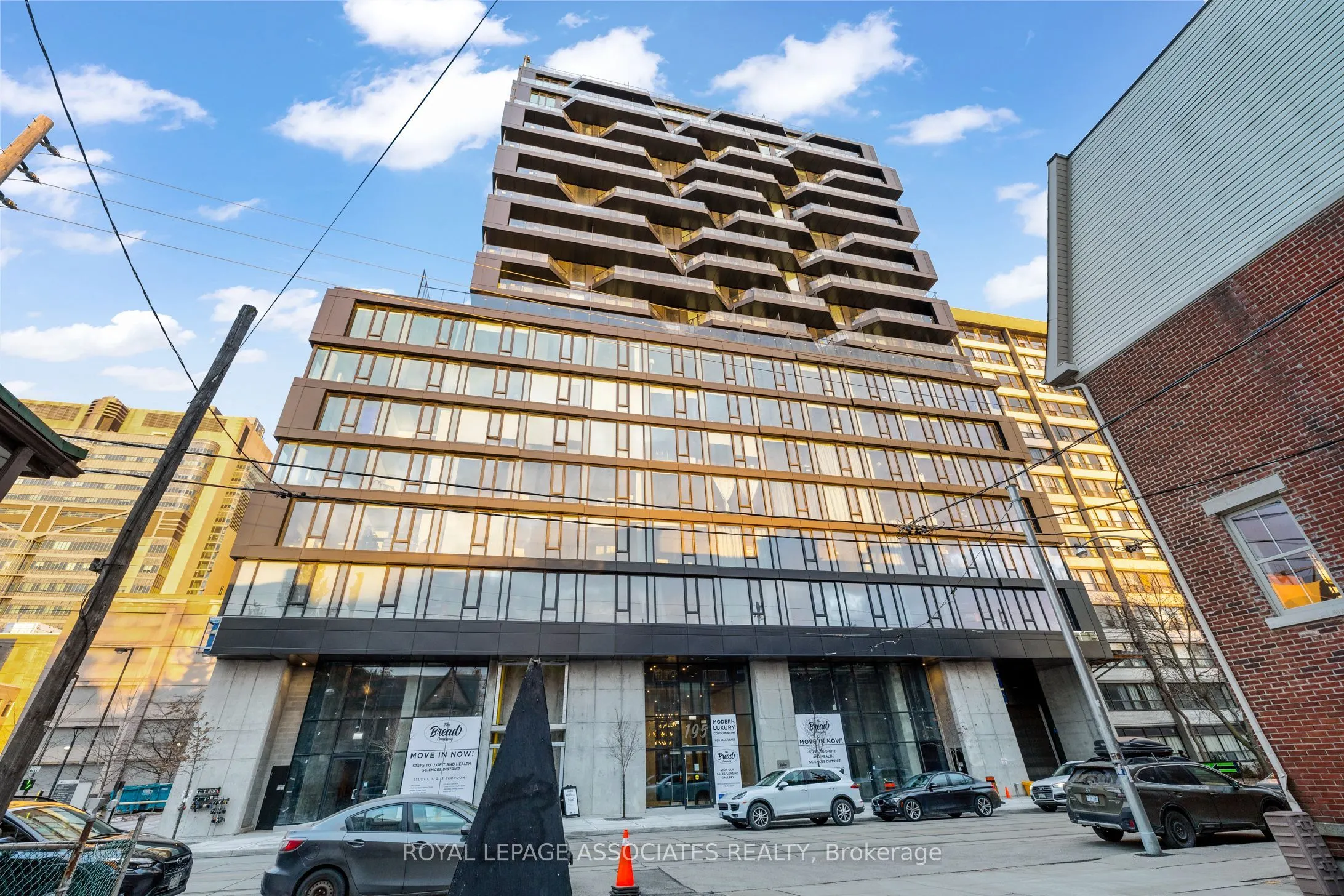 195 McCaul Street, #401