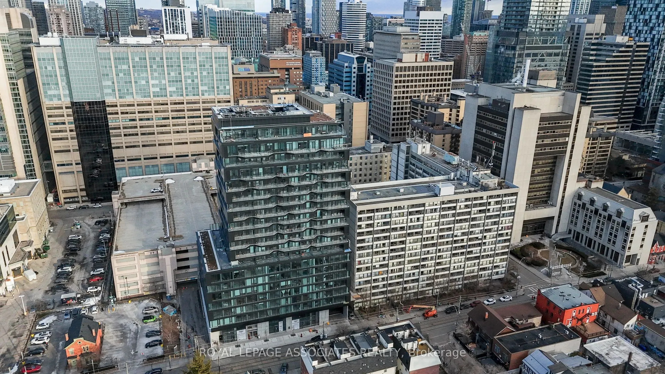 195 McCaul Street, #401