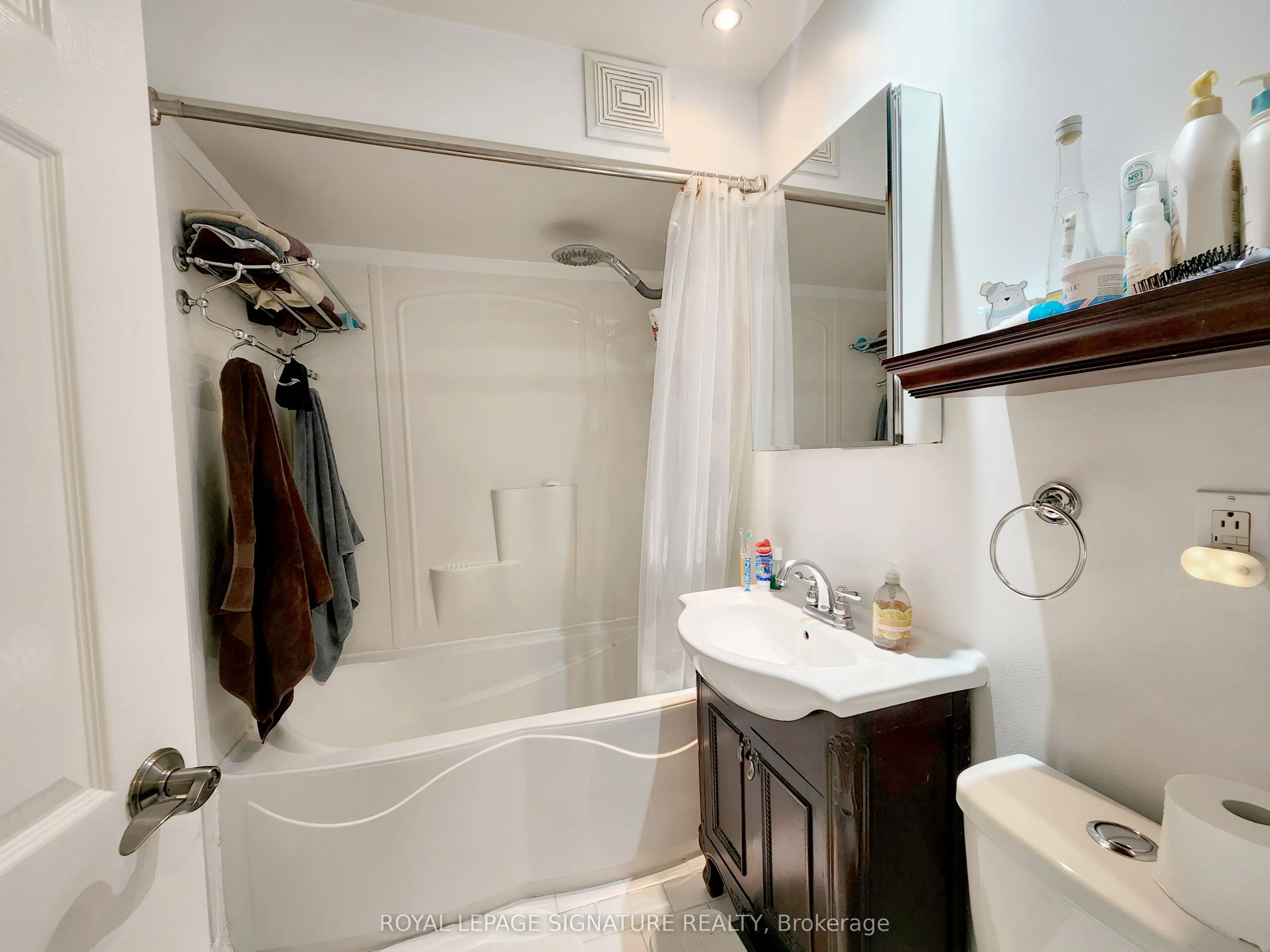 19 Warwick Avenue, #Upper