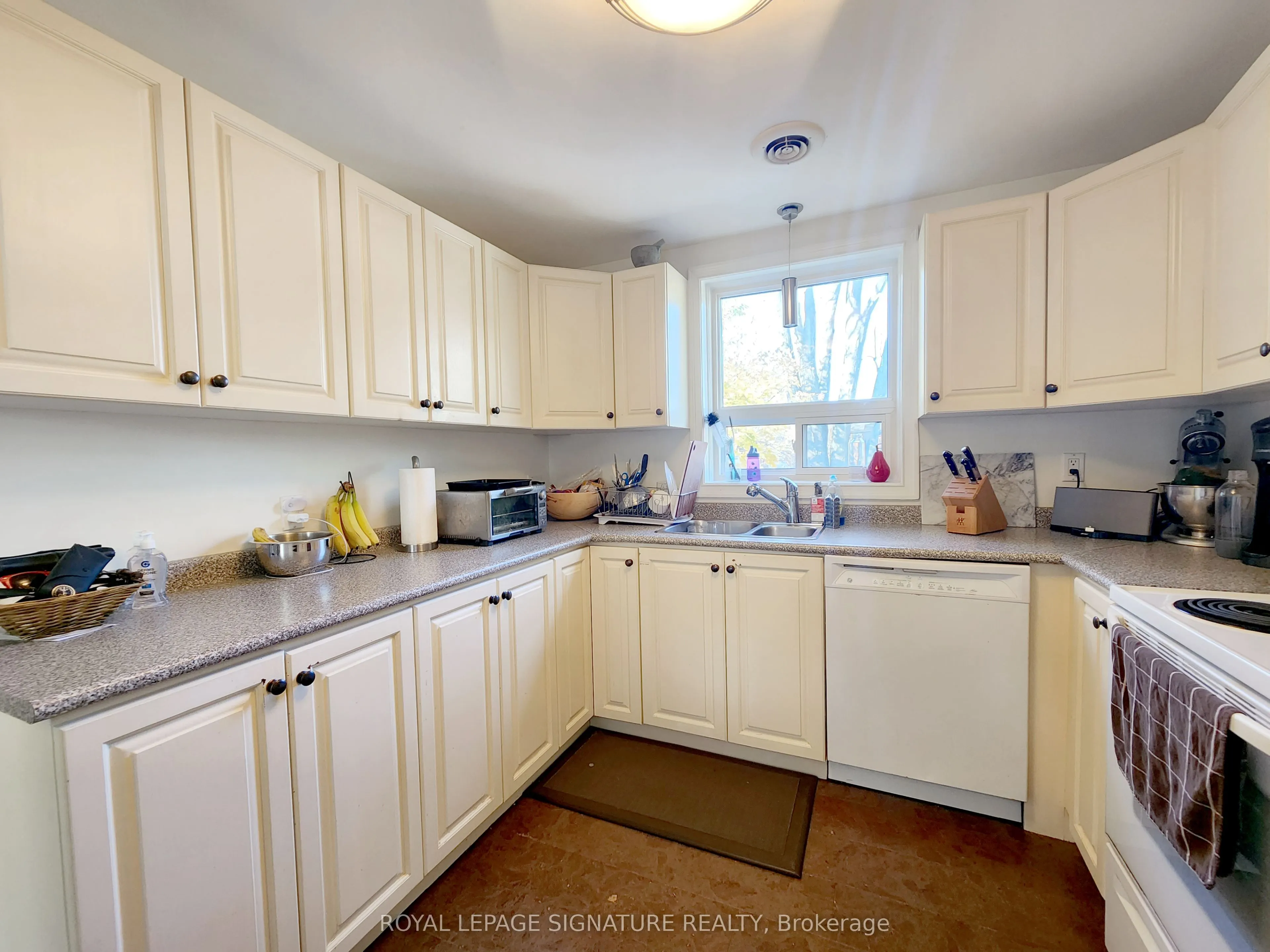 19 Warwick Avenue, #Upper