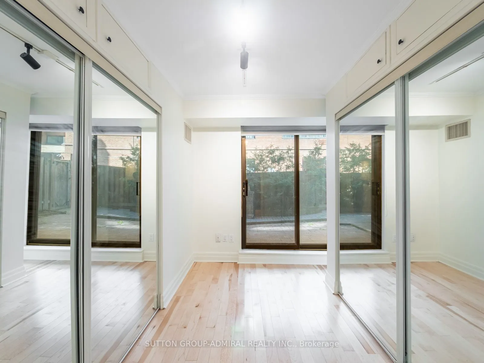 212 St. George Street, #106