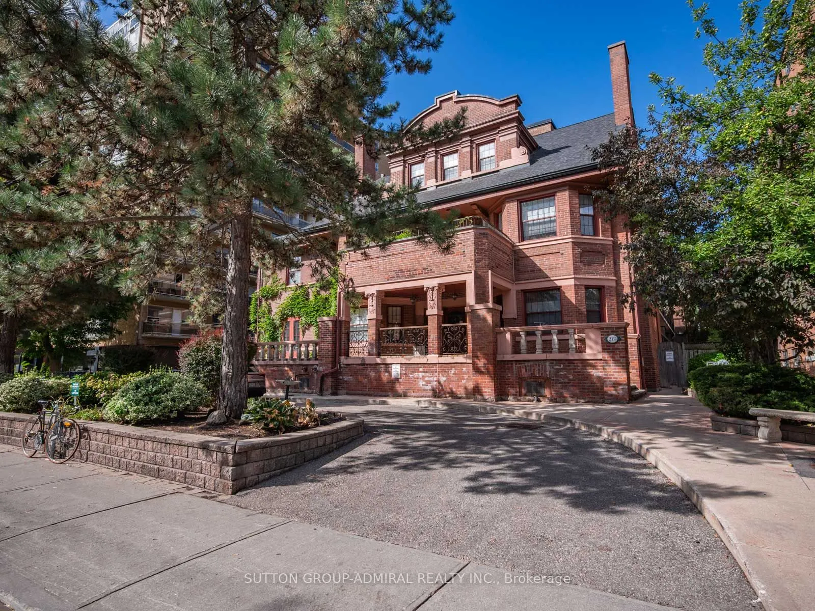 212 St. George Street, #106
