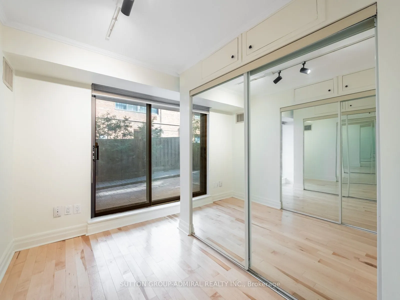 212 St. George Street, #106