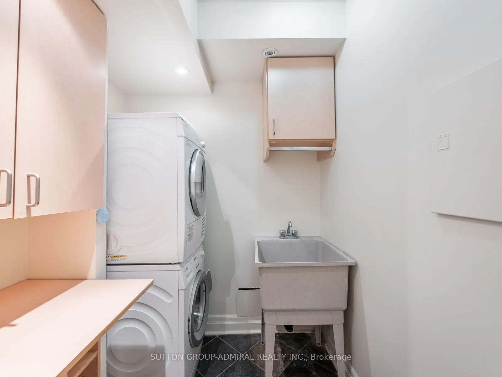 212 St. George Street, #106