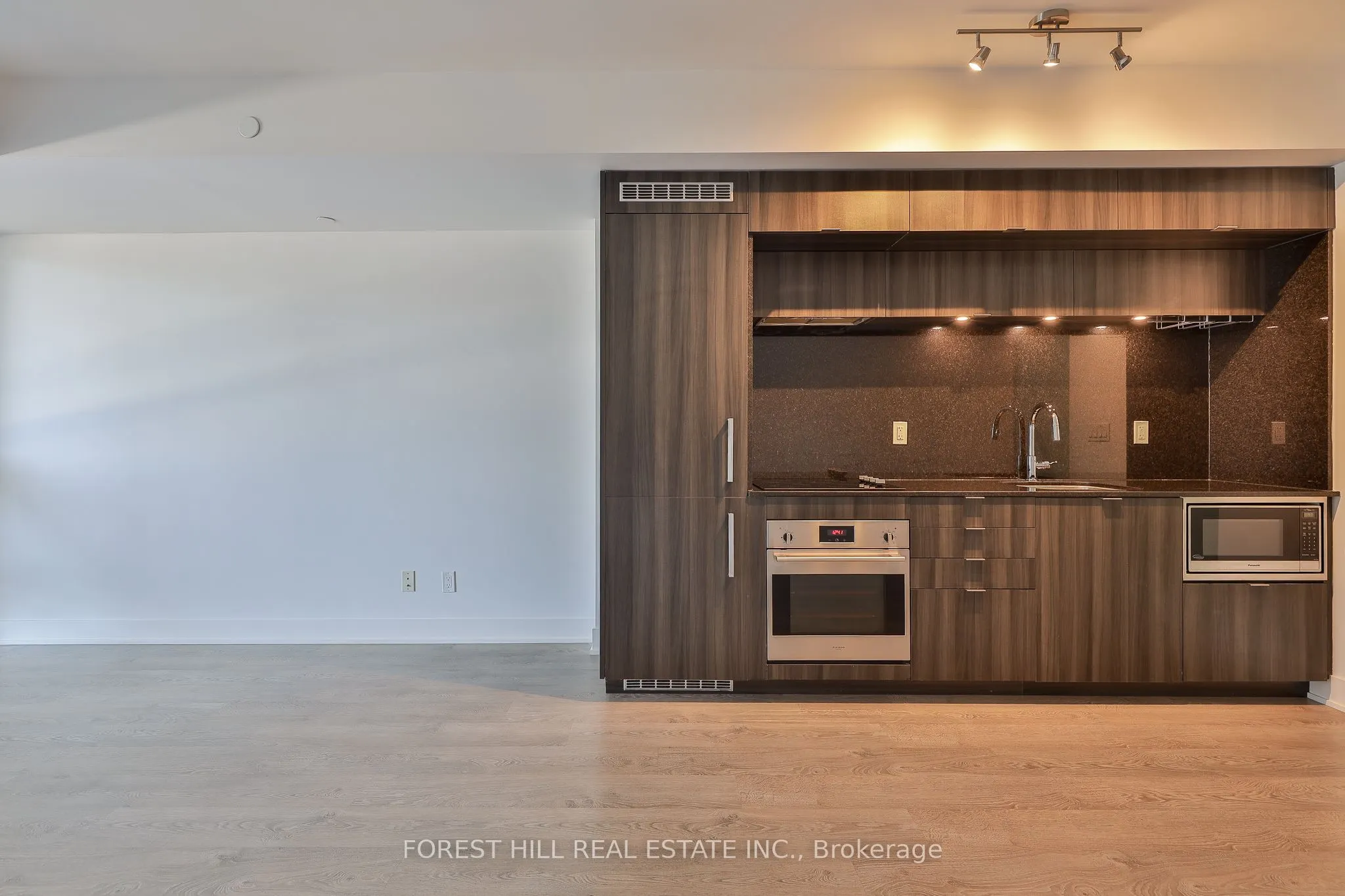 38 Cameron Street, #404