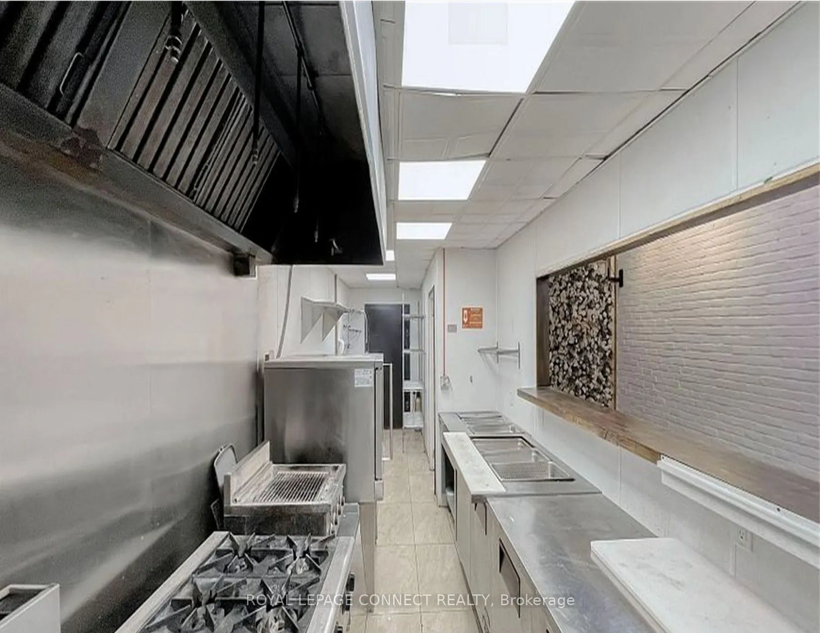 566 Queen Street W